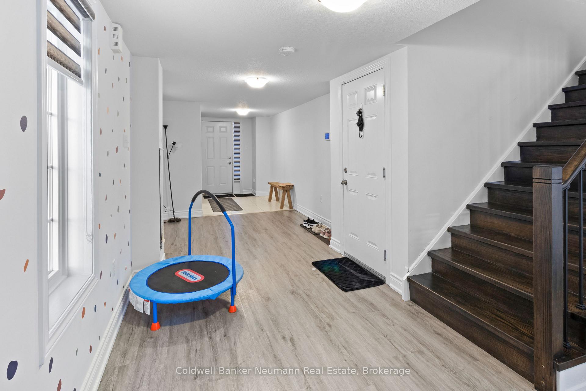 Photo 5 of Unit 40, 88 Decorso Drive, Guelph, Kortright East — HOMEH