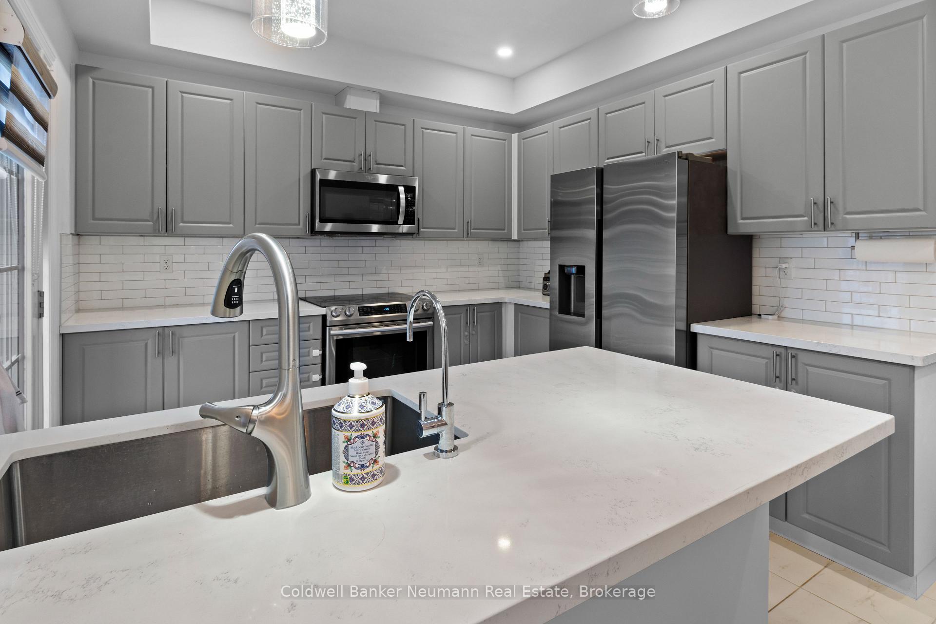 Photo 8 of Unit 40, 88 Decorso Drive, Guelph, Kortright East — HOMEH