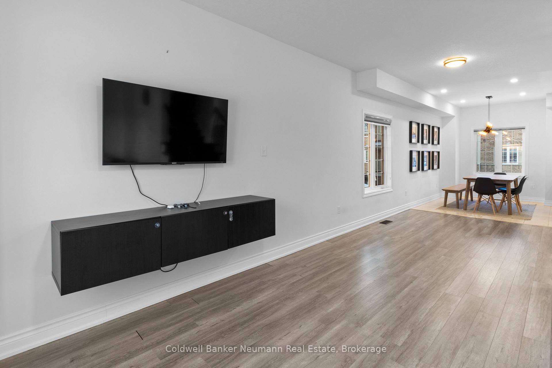 Photo 13 of Unit 40, 88 Decorso Drive, Guelph, Kortright East — HOMEH