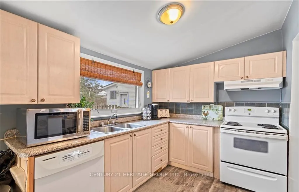 Photo 7 of 46 Adeline Avenue, Hamilton, Normanhurst — HOMEH