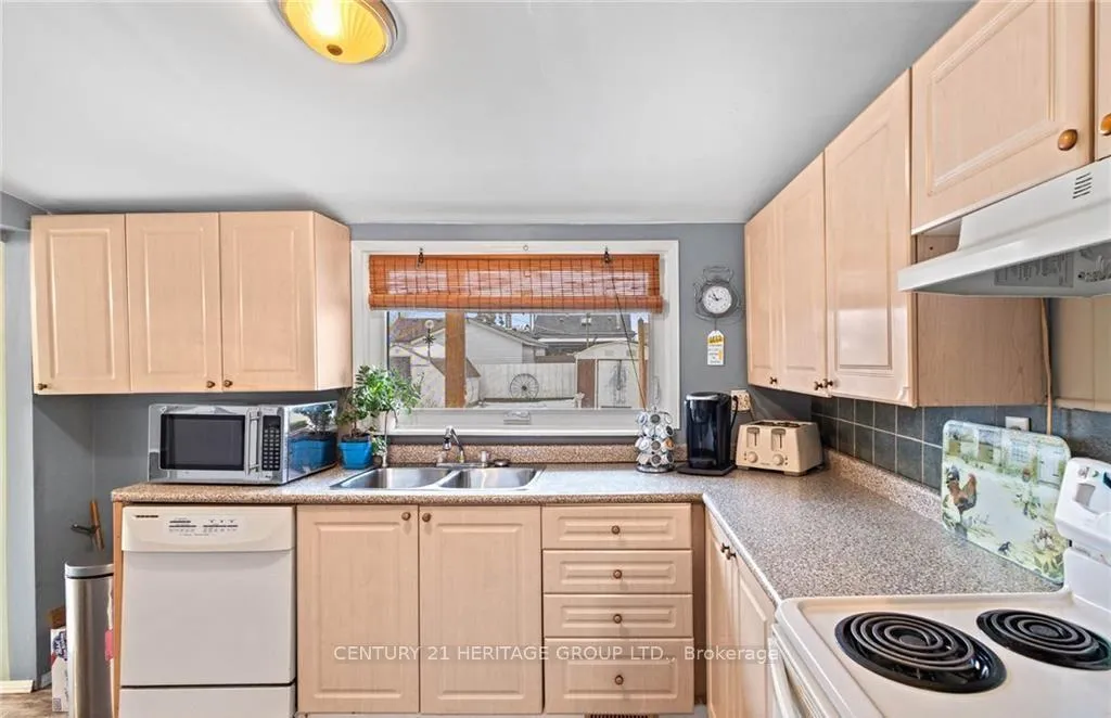 Photo 9 of 46 Adeline Avenue, Hamilton, Normanhurst — HOMEH
