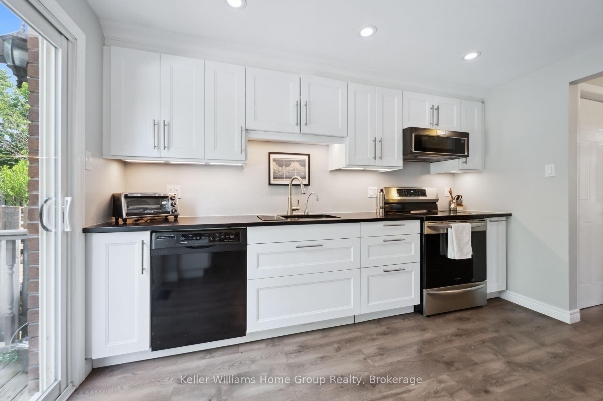 Photo 9 of 34 Walman Drive, Guelph, Kortright West — HOMEH