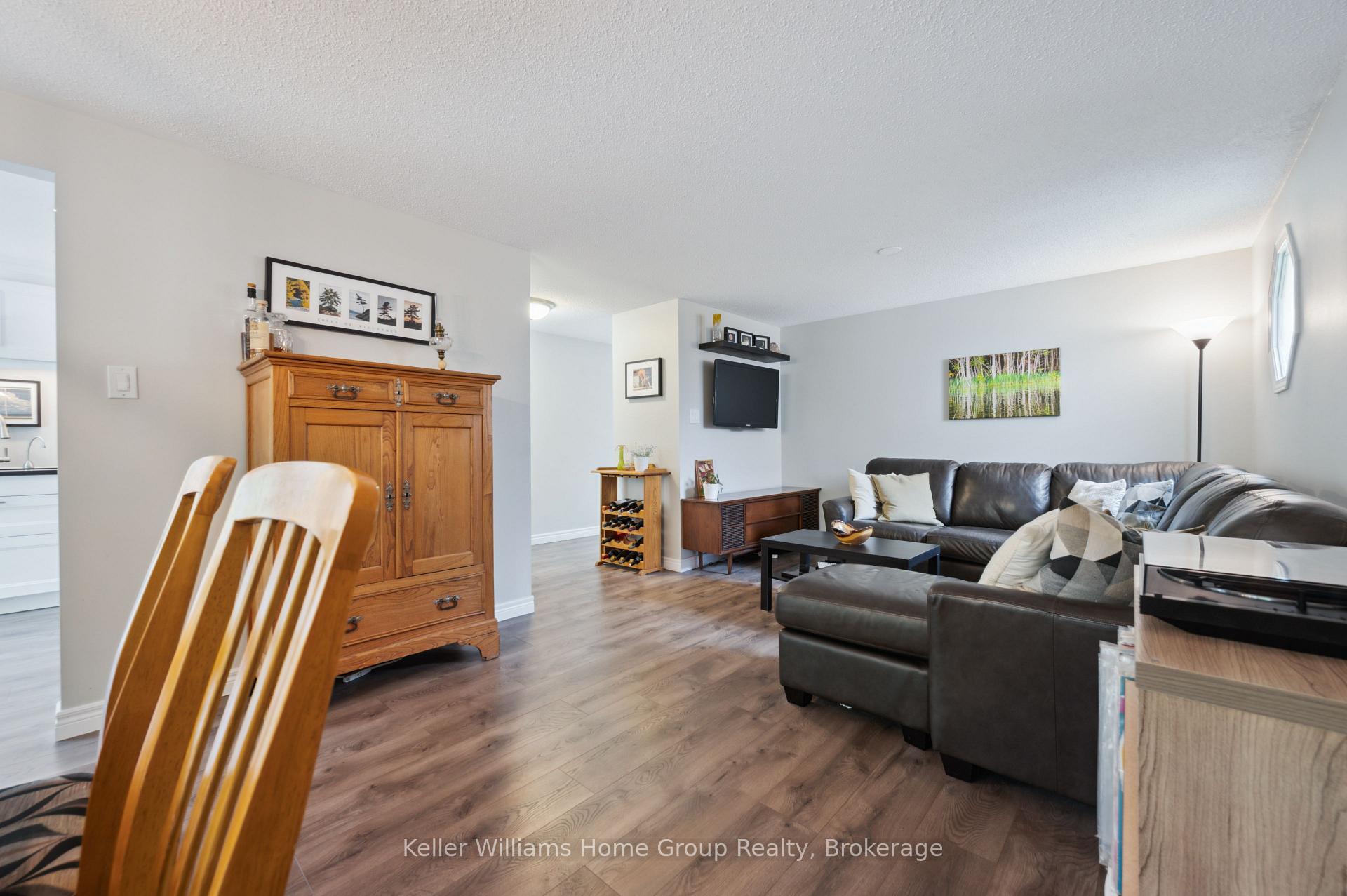 Photo 15 of 34 Walman Drive, Guelph, Kortright West — HOMEH