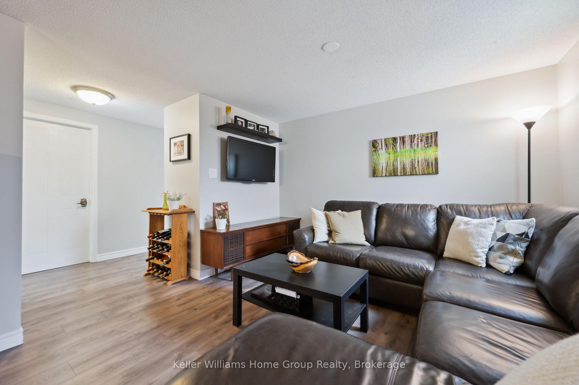 Photo 16 of 34 Walman Drive, Guelph, Kortright West — HOMEH