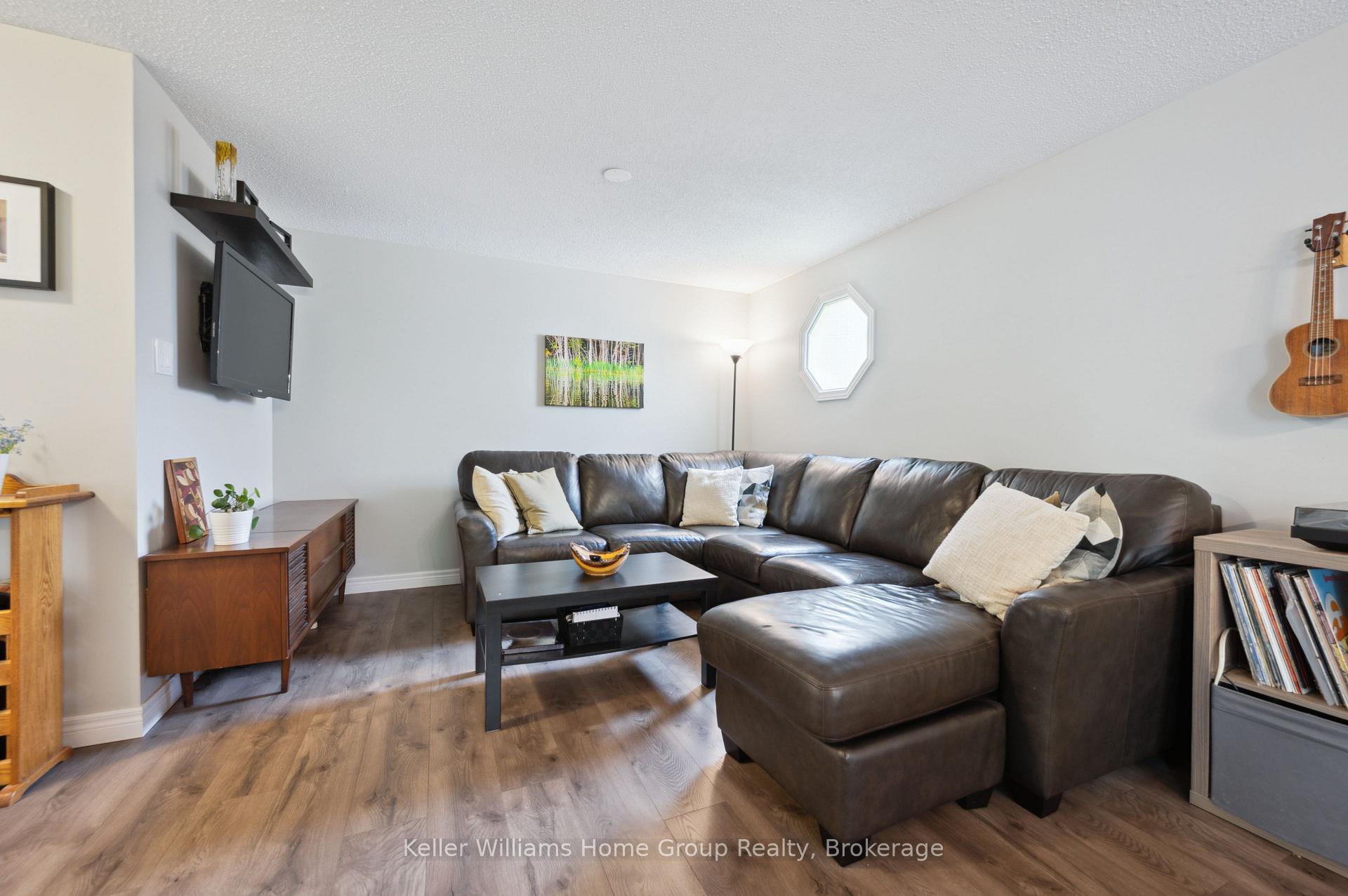 Photo 17 of 34 Walman Drive, Guelph, Kortright West — HOMEH