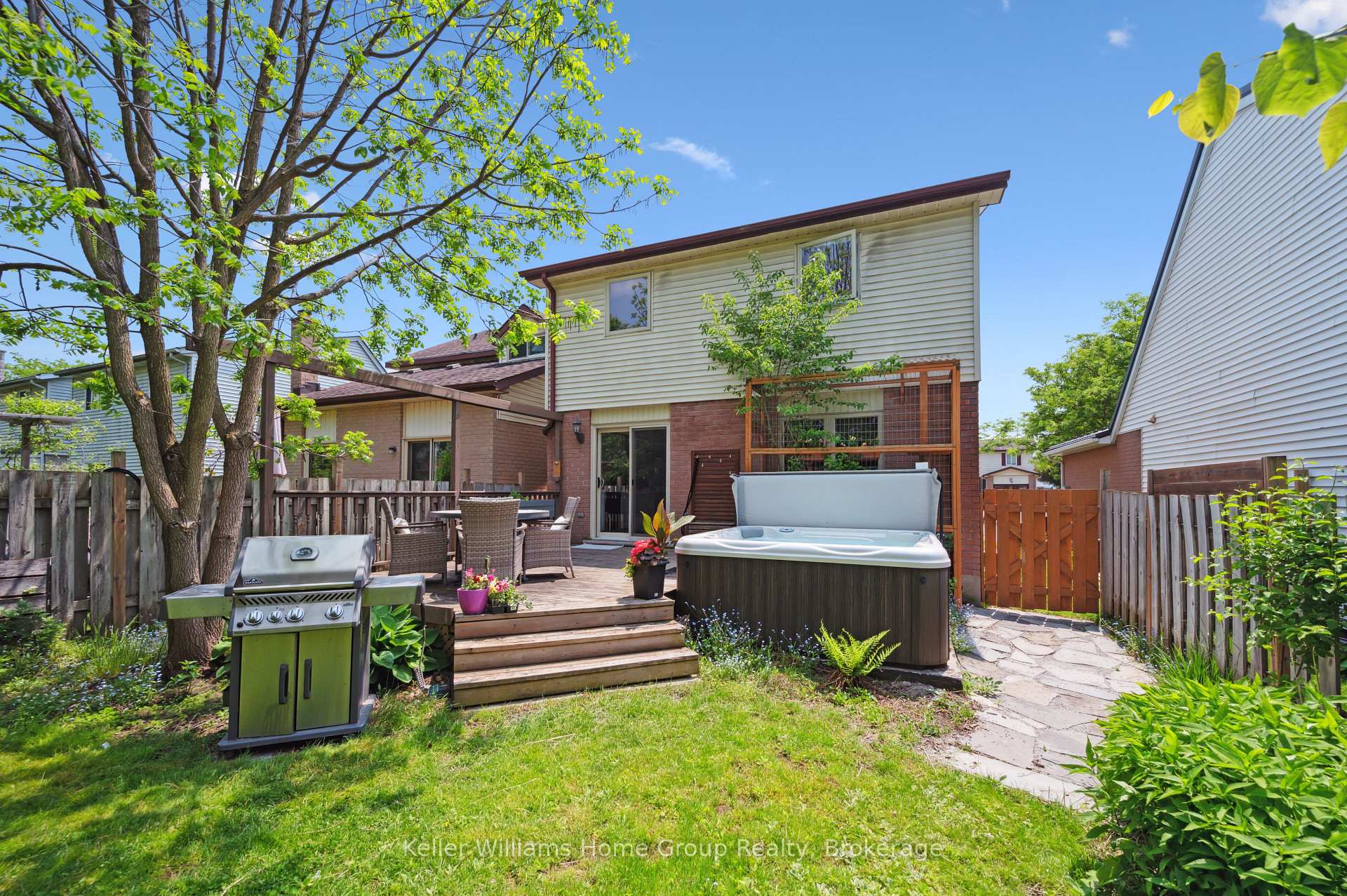 Photo 32 of 34 Walman Drive, Guelph, Kortright West — HOMEH