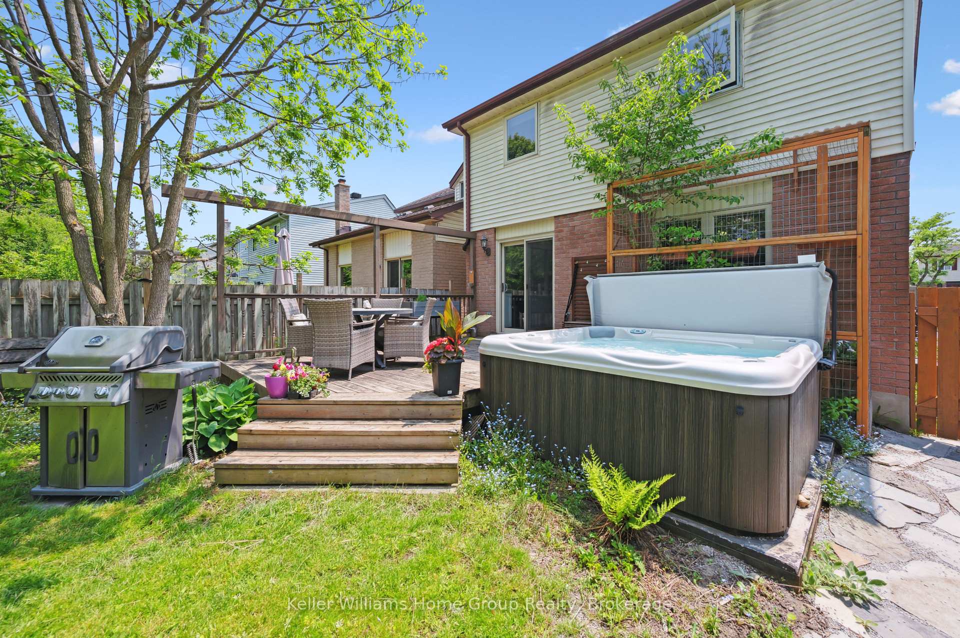 Photo 33 of 34 Walman Drive, Guelph, Kortright West — HOMEH