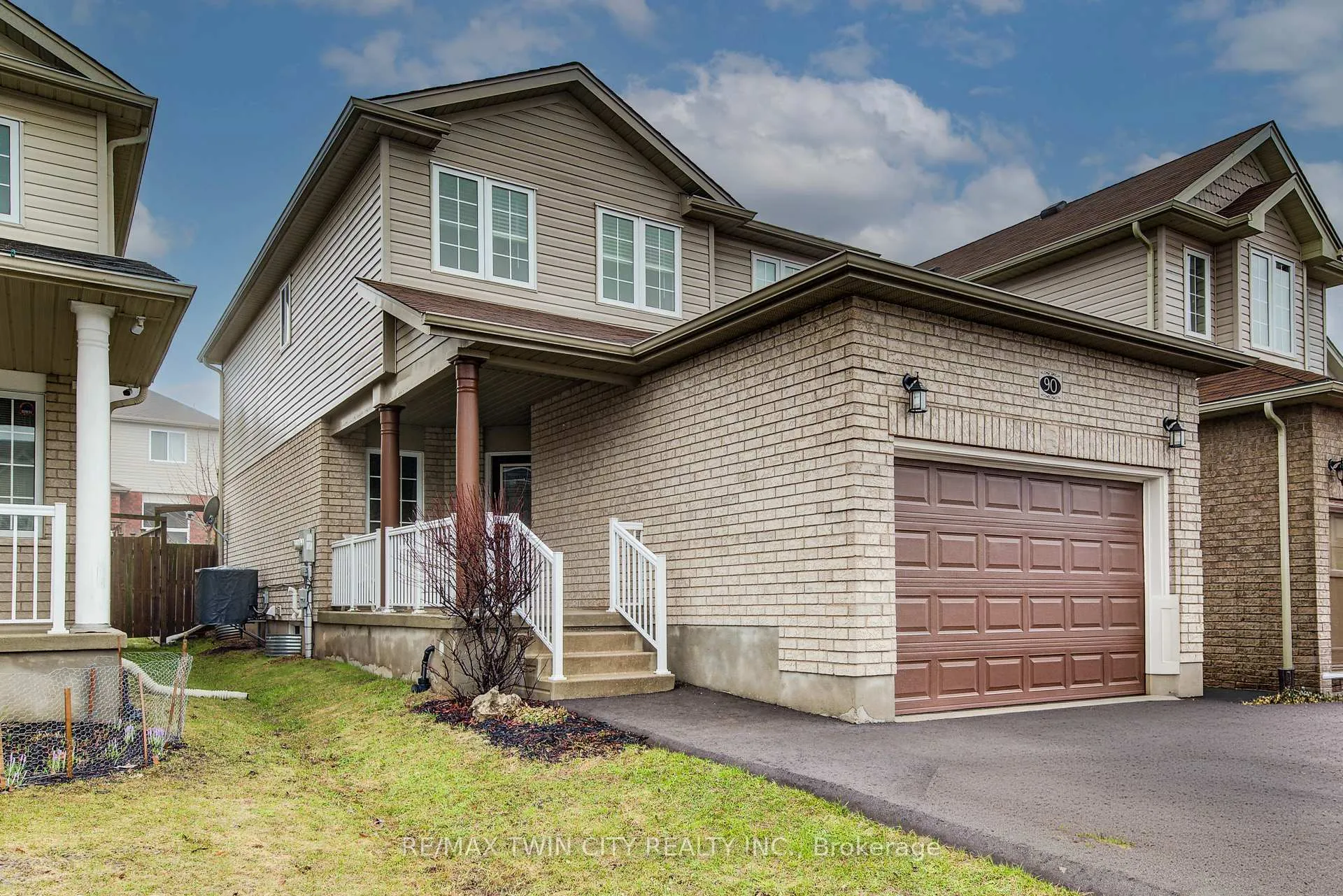 Photo 2 of 90 Udvari Crescent S, Kitchener — HOMEH