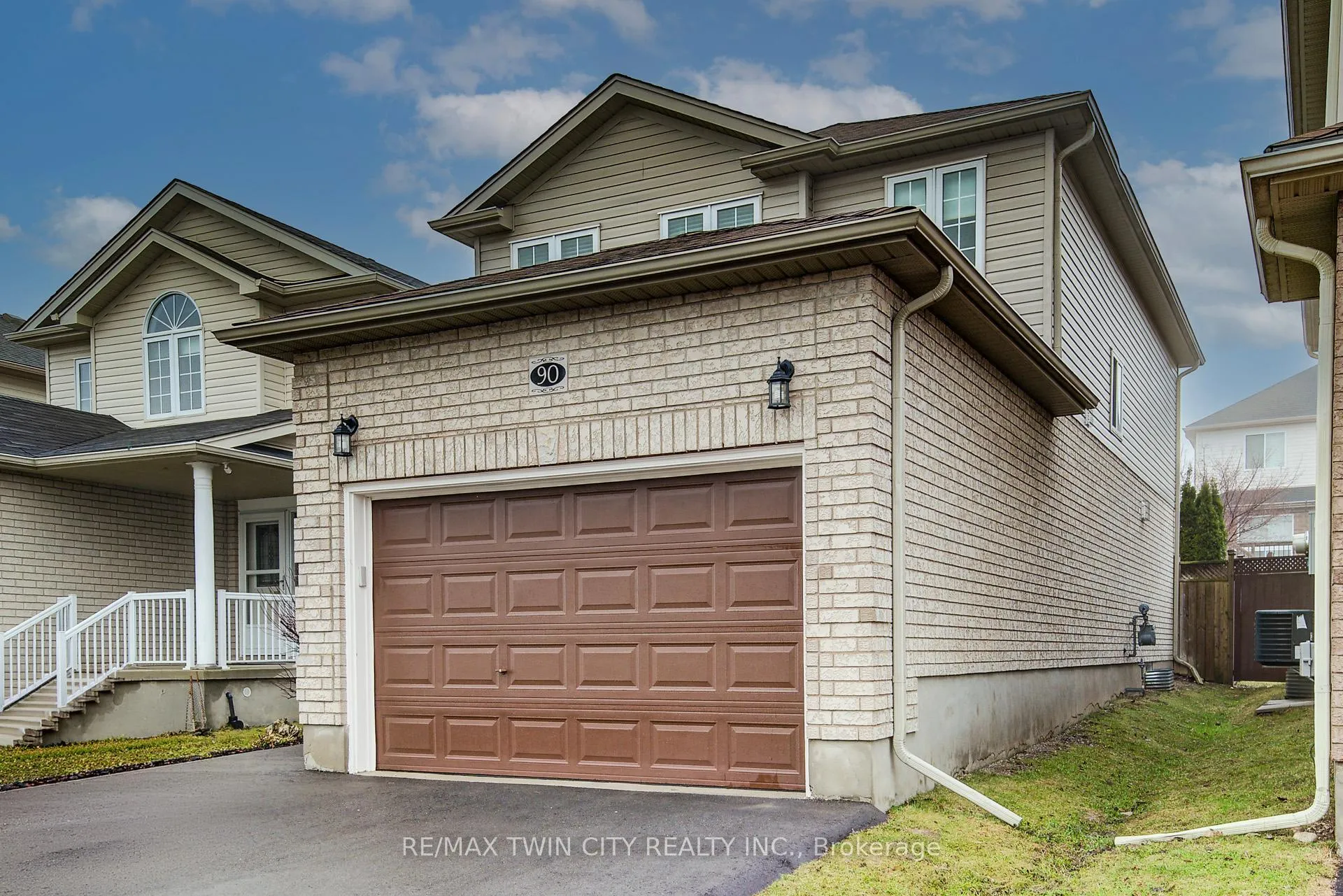 Photo 3 of 90 Udvari Crescent S, Kitchener — HOMEH
