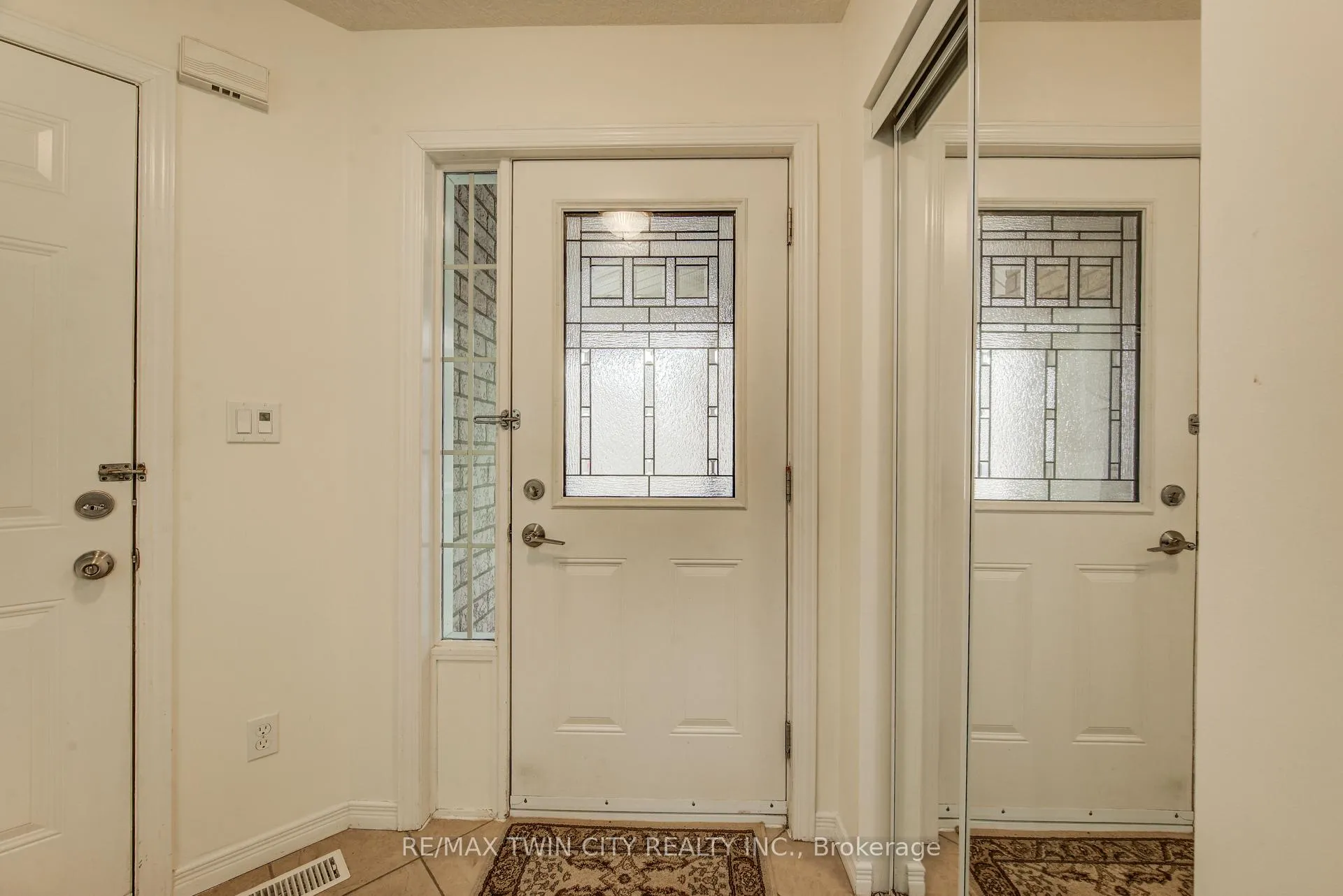 Photo 6 of 90 Udvari Crescent S, Kitchener — HOMEH