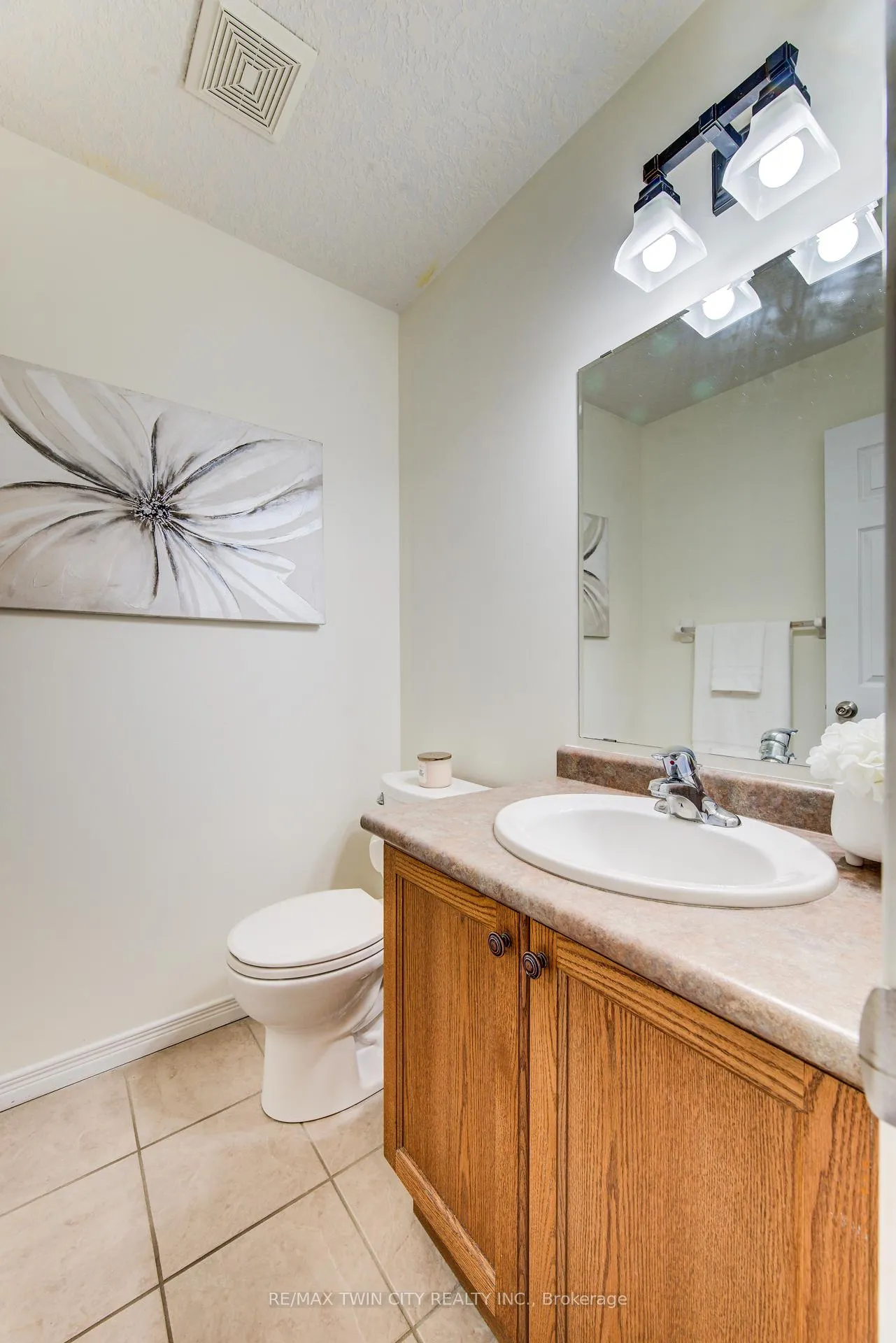 Photo 9 of 90 Udvari Crescent S, Kitchener — HOMEH