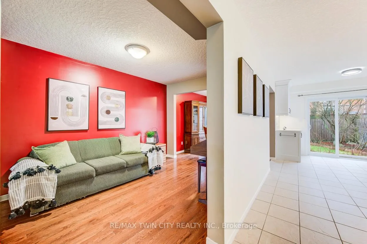 Photo 10 of 90 Udvari Crescent S, Kitchener — HOMEH