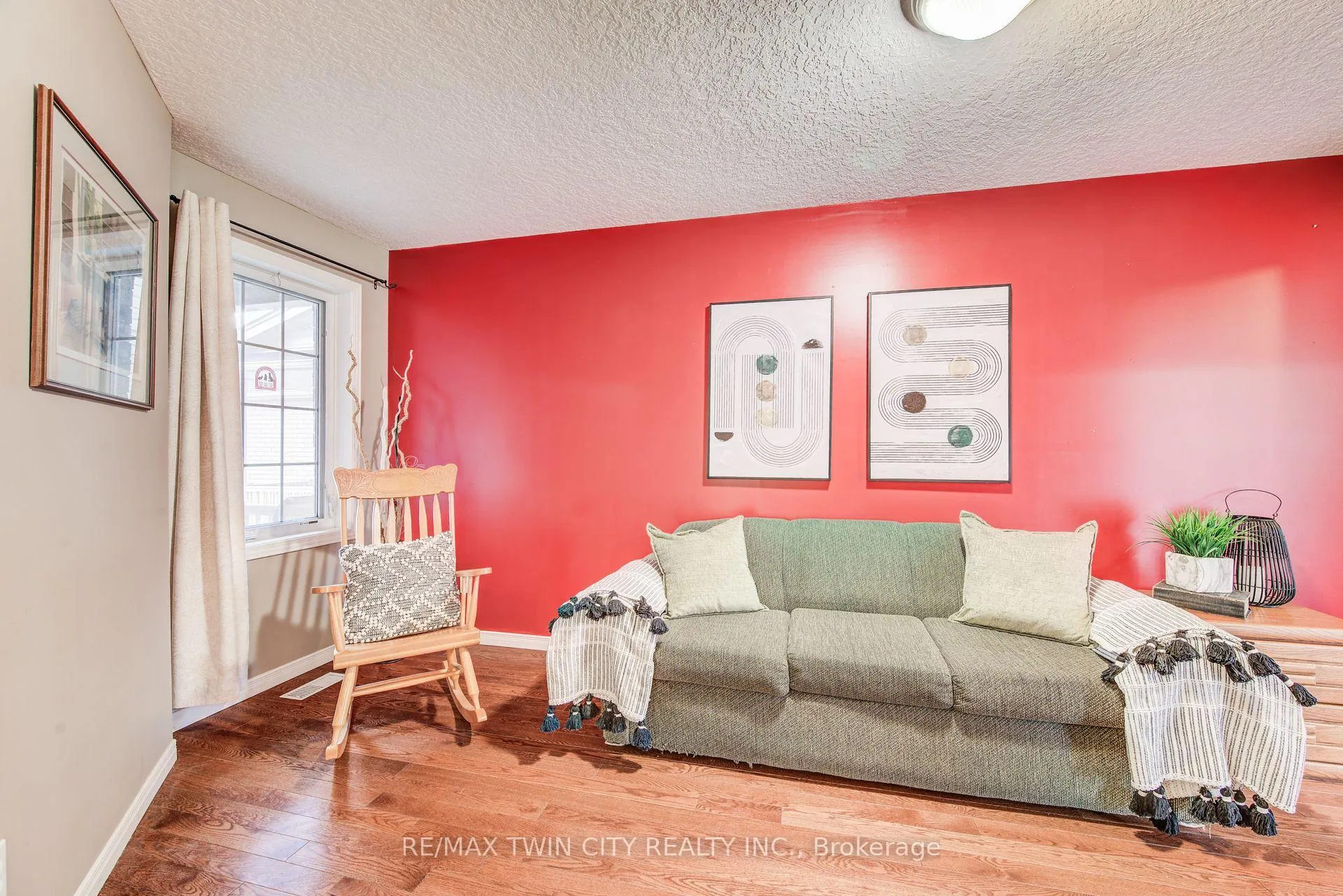 Photo 11 of 90 Udvari Crescent S, Kitchener — HOMEH