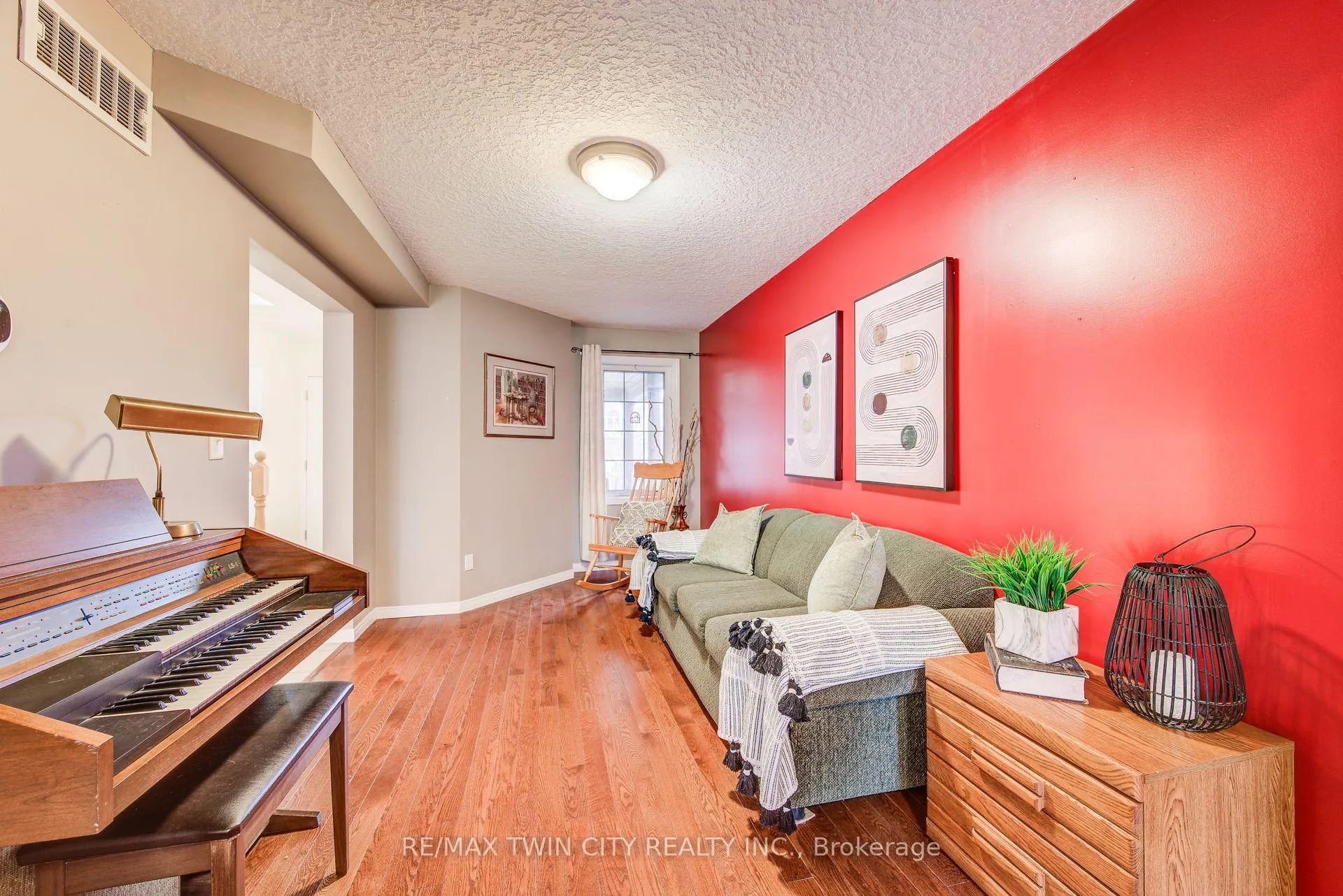 Photo 13 of 90 Udvari Crescent S, Kitchener — HOMEH