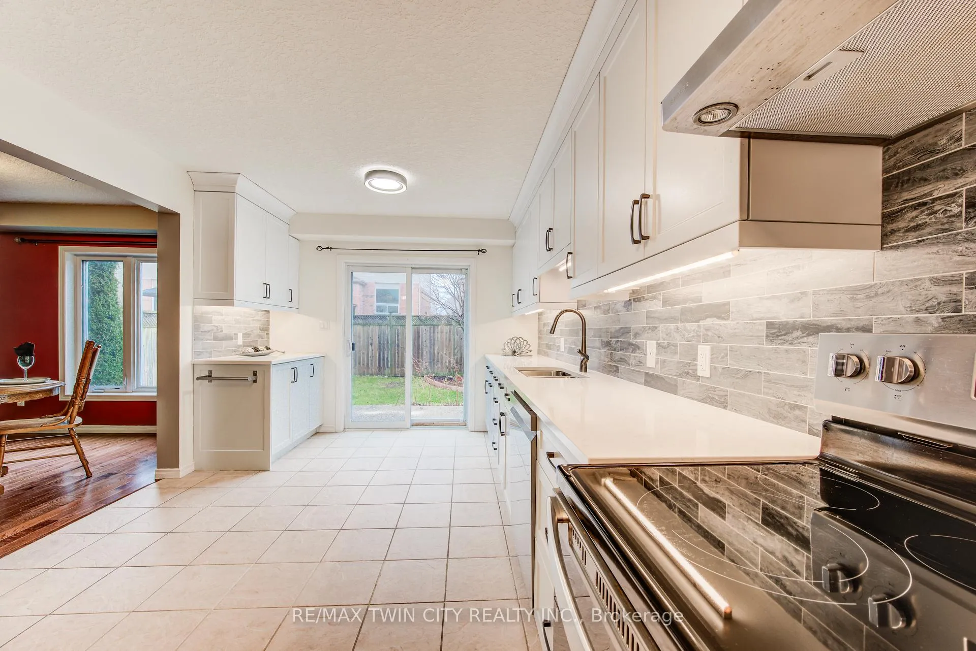 Photo 20 of 90 Udvari Crescent S, Kitchener — HOMEH