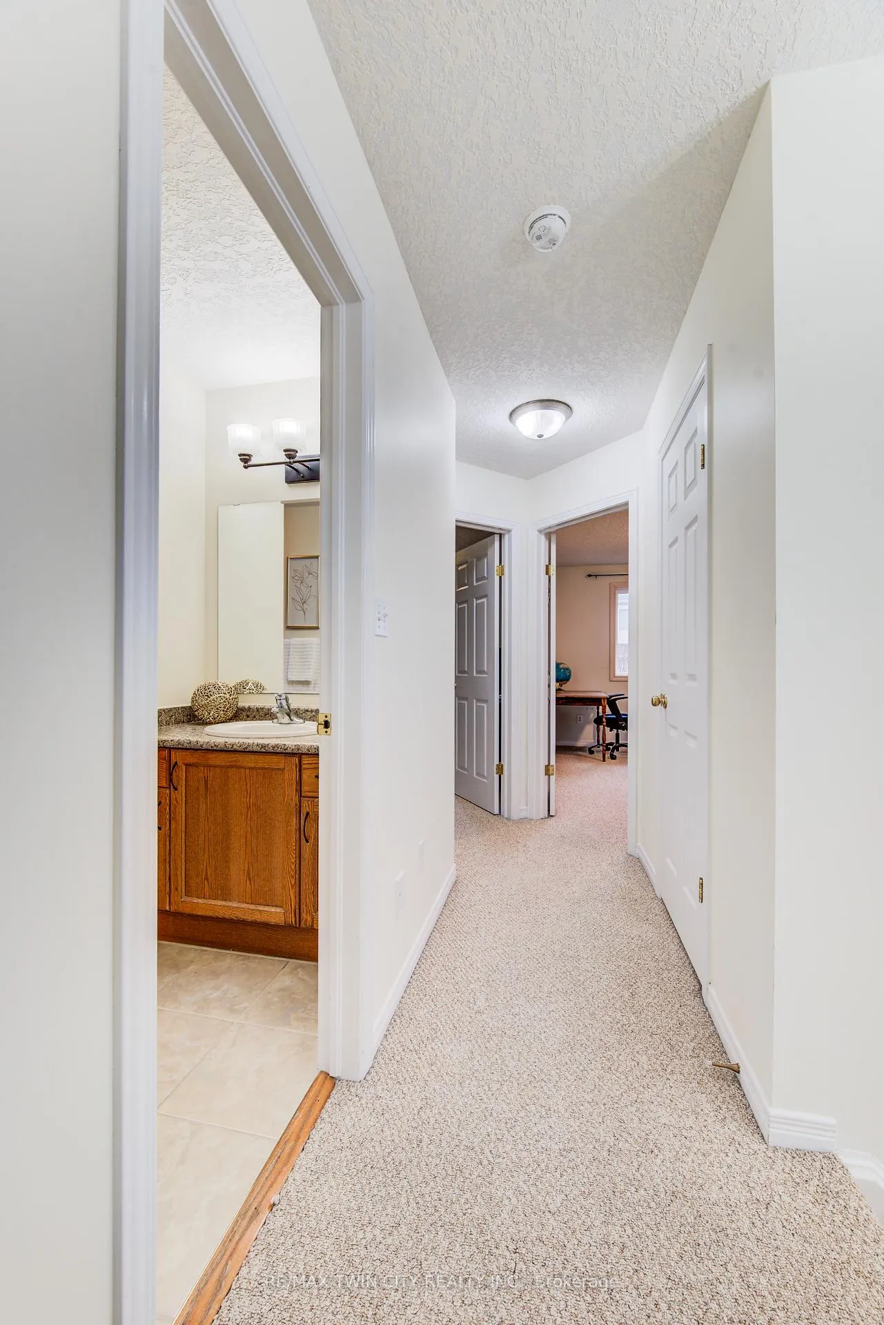 Photo 22 of 90 Udvari Crescent S, Kitchener — HOMEH