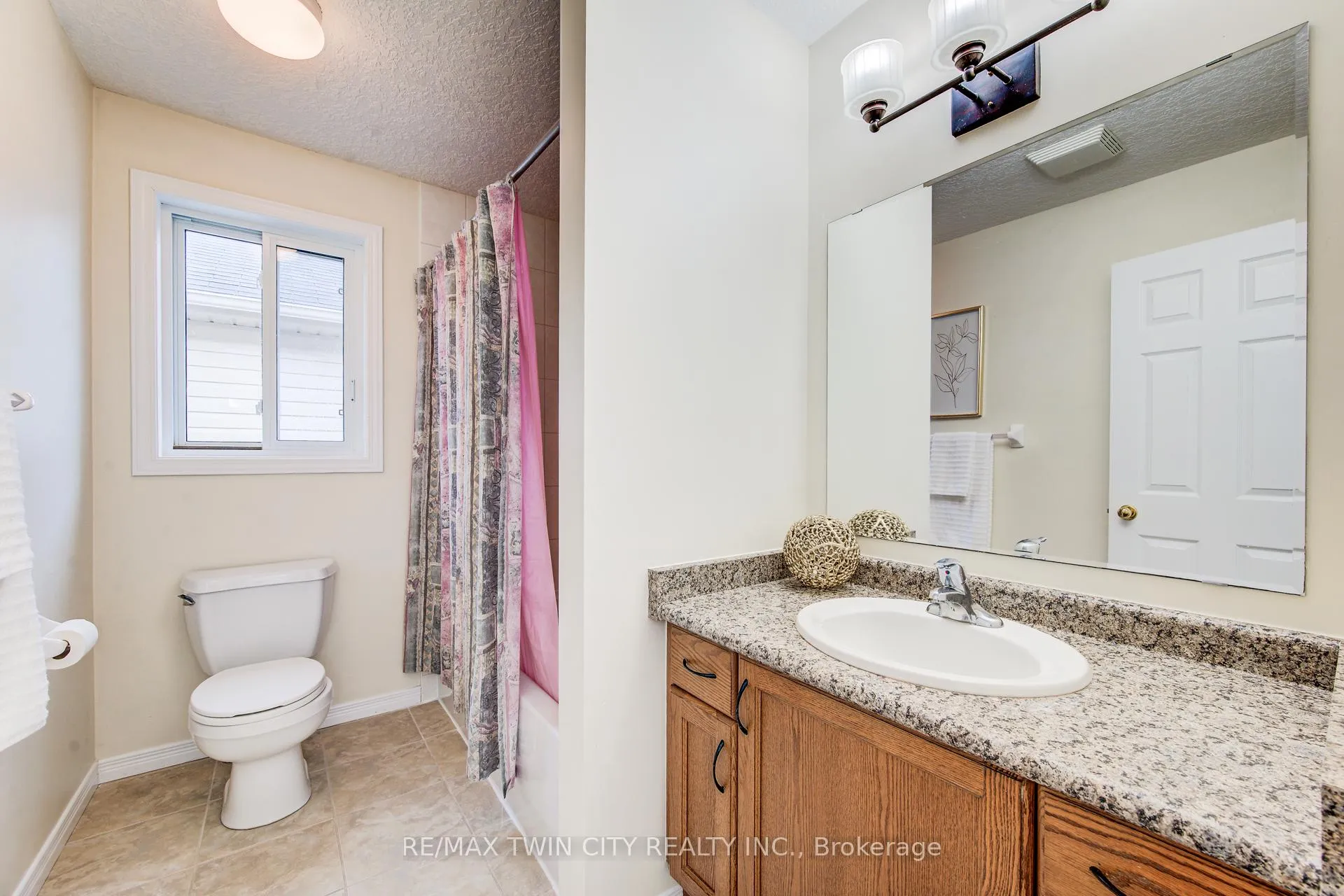 Photo 23 of 90 Udvari Crescent S, Kitchener — HOMEH