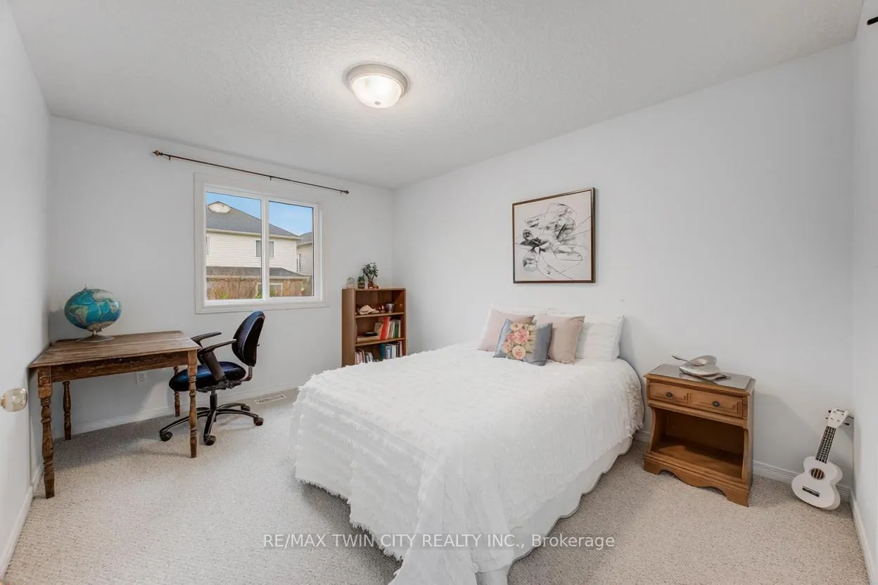 Photo 24 of 90 Udvari Crescent S, Kitchener — HOMEH