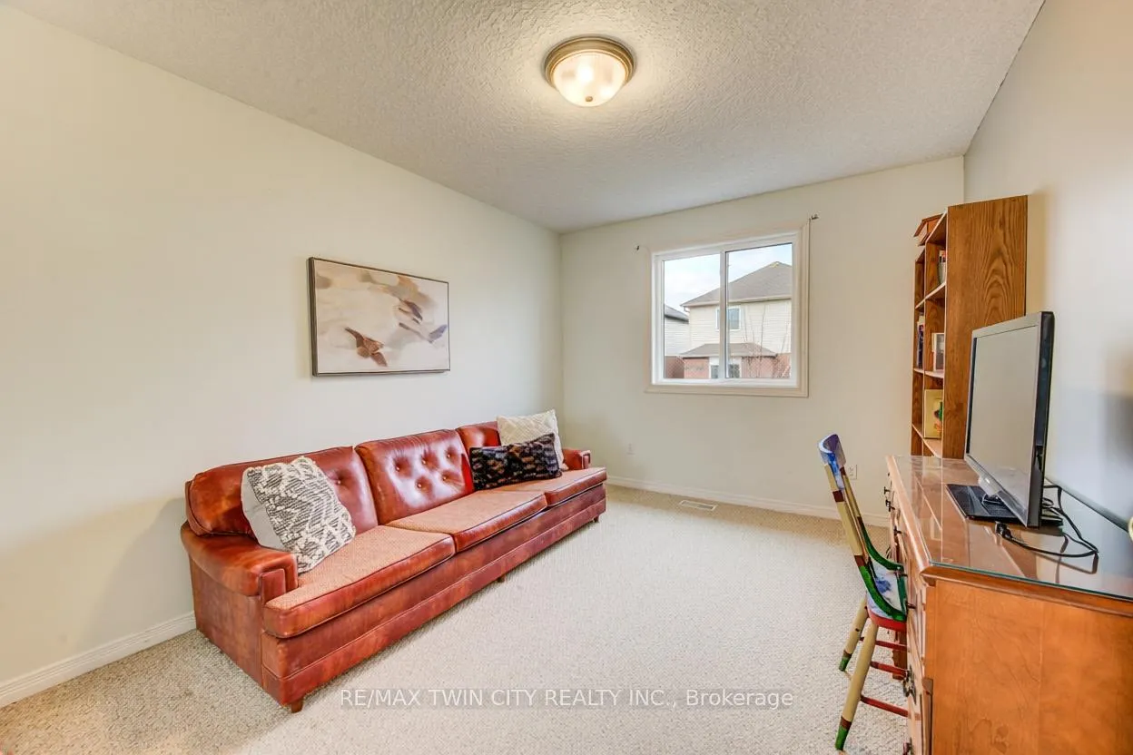 Photo 26 of 90 Udvari Crescent S, Kitchener — HOMEH