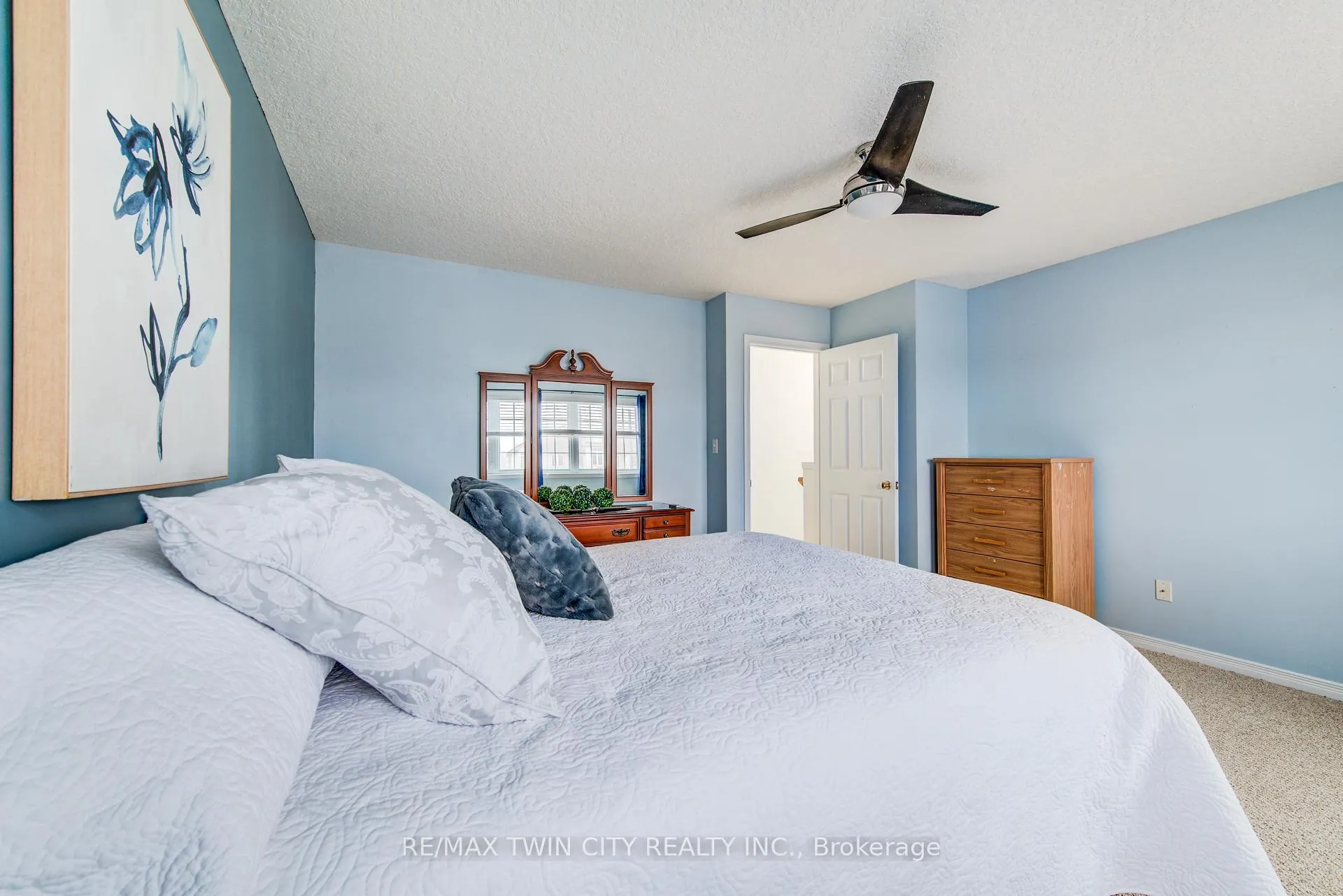 Photo 30 of 90 Udvari Crescent S, Kitchener — HOMEH