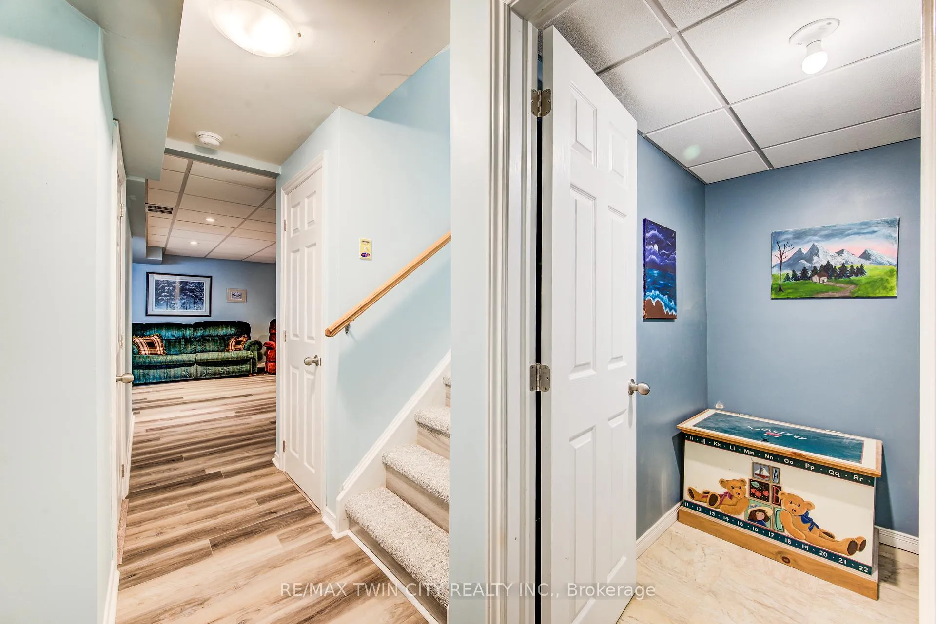 Photo 31 of 90 Udvari Crescent S, Kitchener — HOMEH