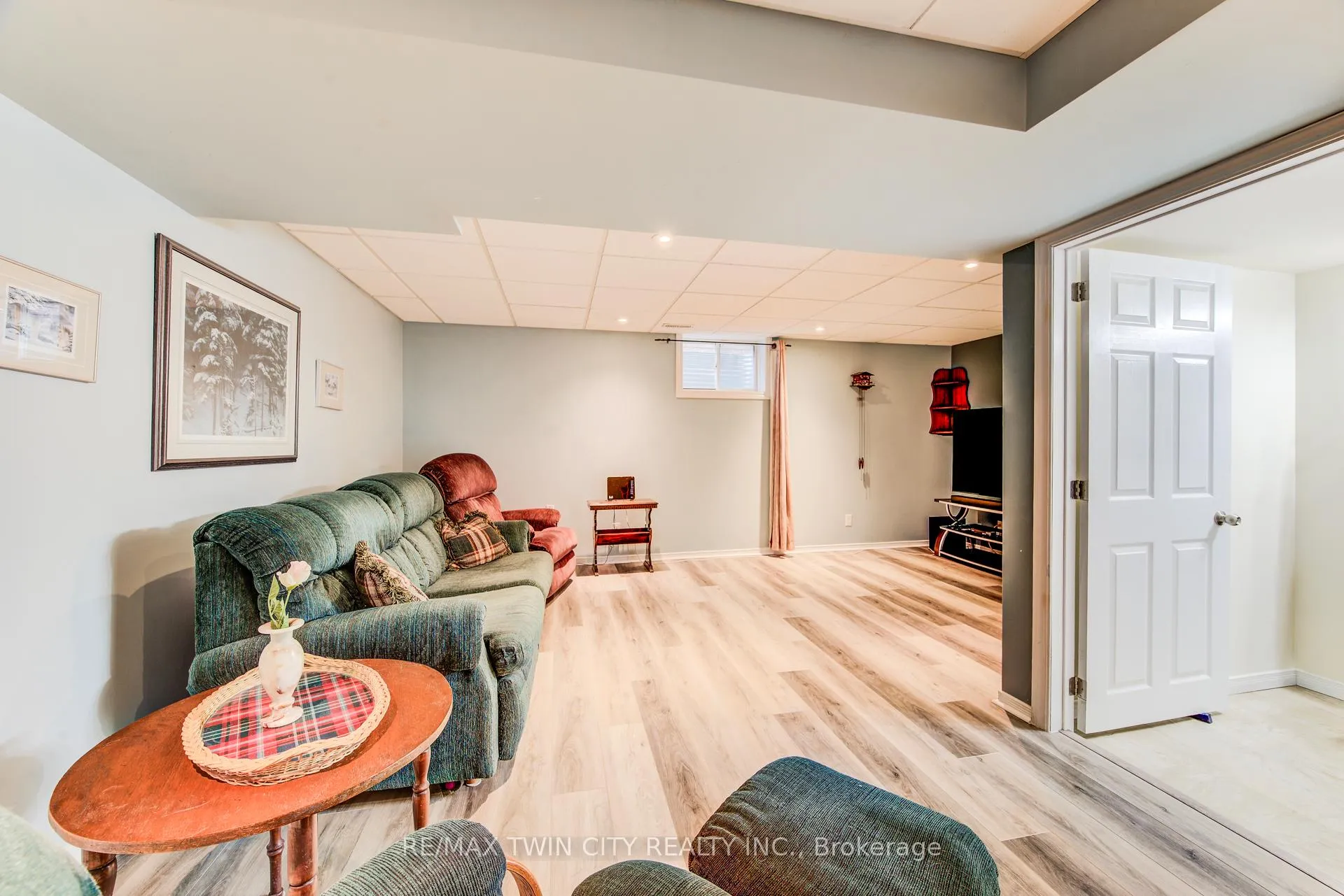 Photo 36 of 90 Udvari Crescent S, Kitchener — HOMEH