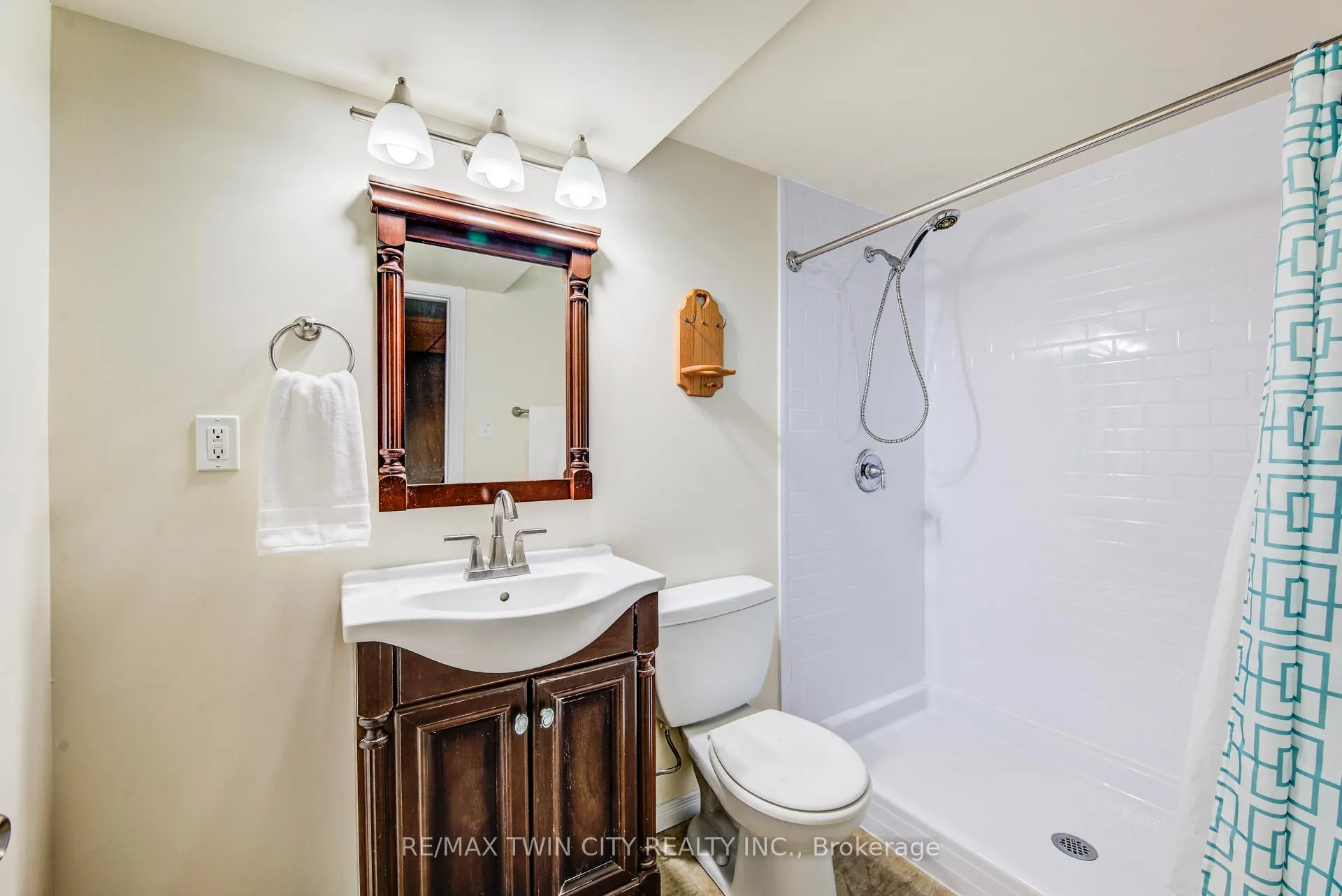 Photo 37 of 90 Udvari Crescent S, Kitchener — HOMEH