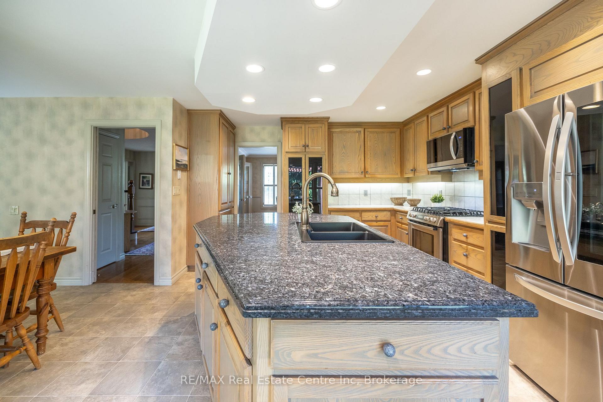 Photo 12 of 27 Colborn Street, Guelph, Kortright East — HOMEH