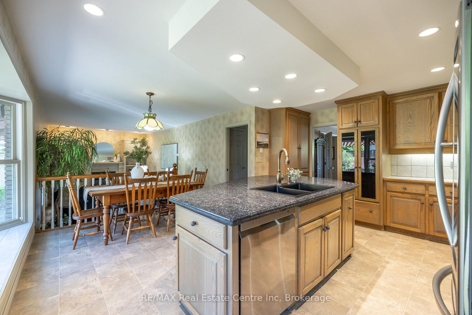 Photo 13 of 27 Colborn Street, Guelph, Kortright East — HOMEH