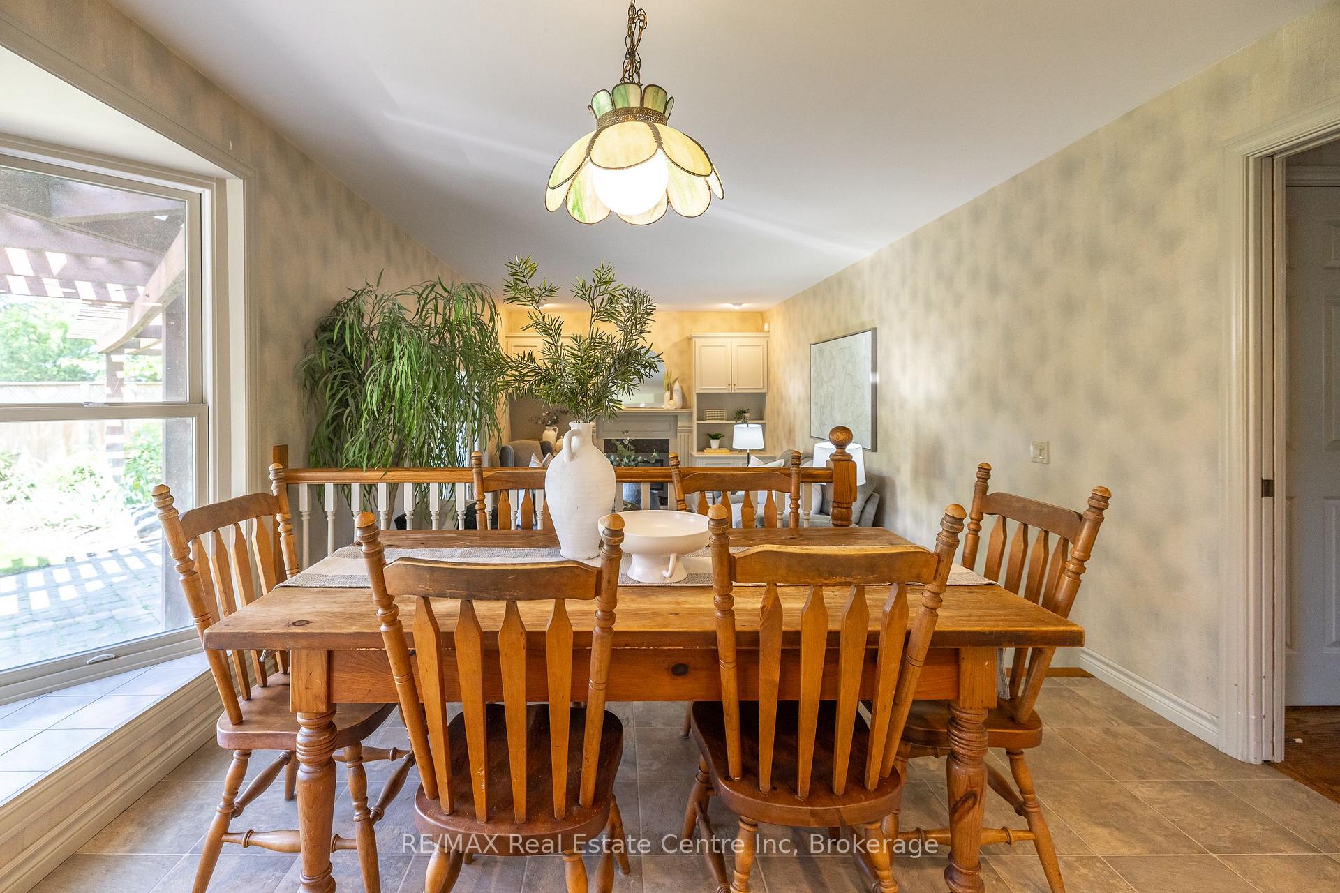 Photo 15 of 27 Colborn Street, Guelph, Kortright East — HOMEH
