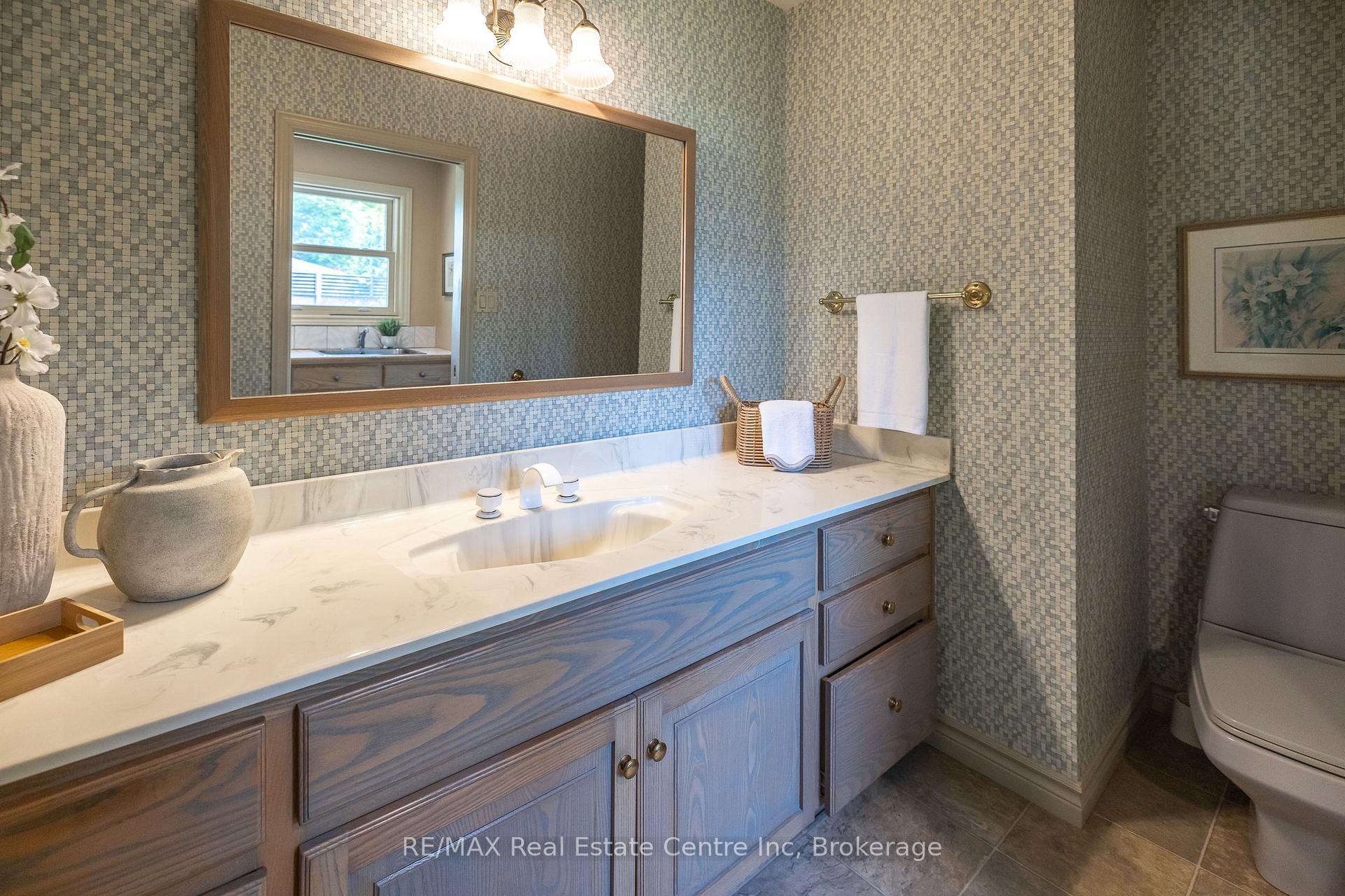 Photo 22 of 27 Colborn Street, Guelph, Kortright East — HOMEH