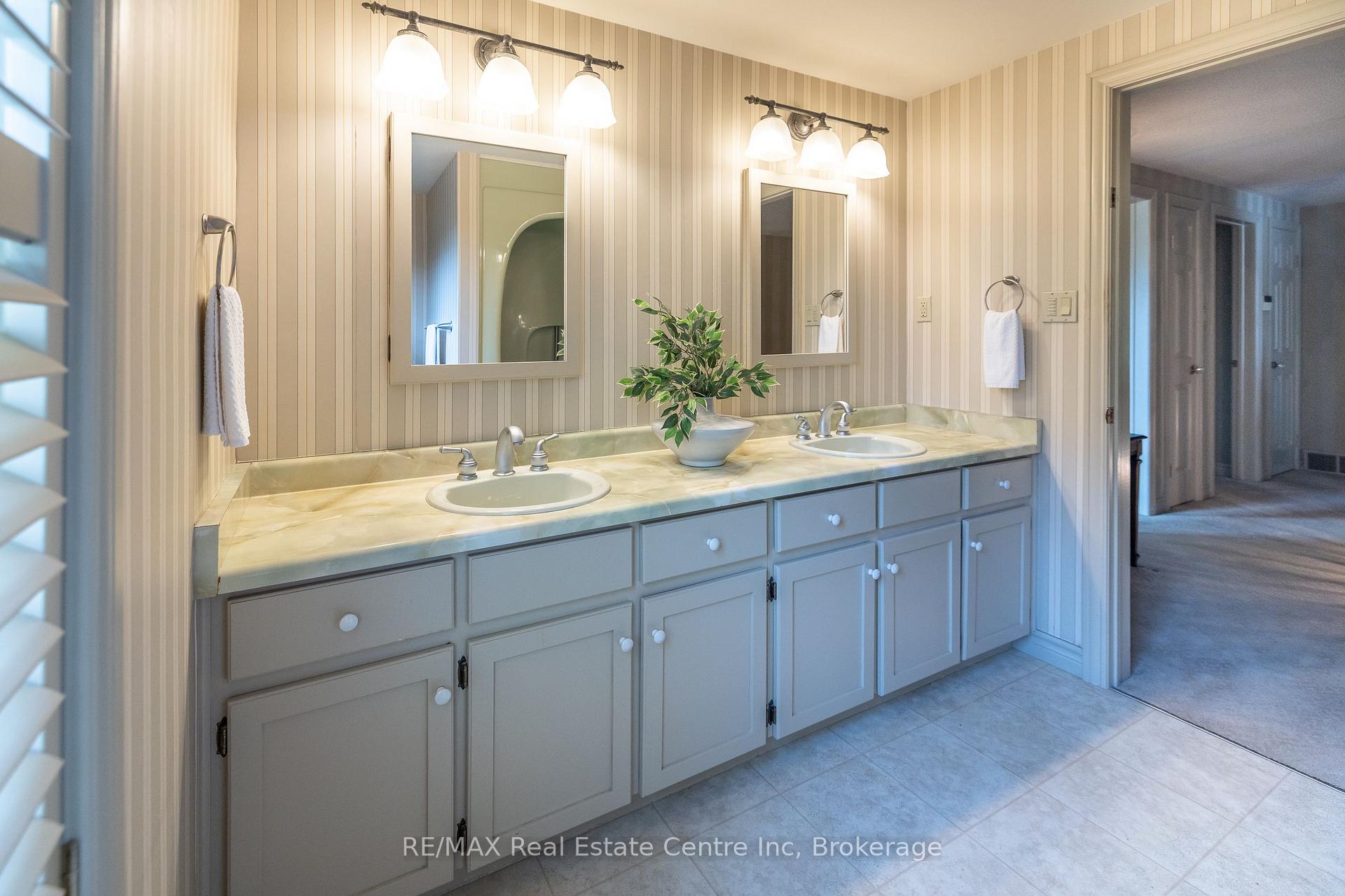 Photo 31 of 27 Colborn Street, Guelph, Kortright East — HOMEH