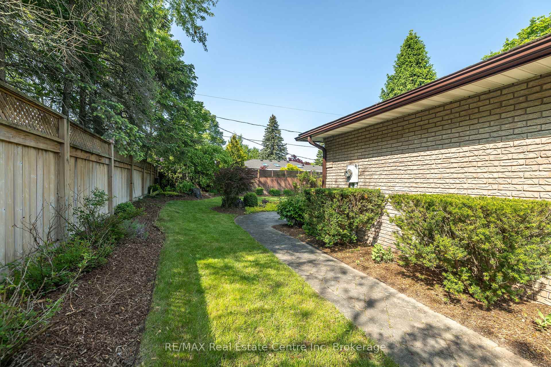 Photo 39 of 27 Colborn Street, Guelph, Kortright East — HOMEH