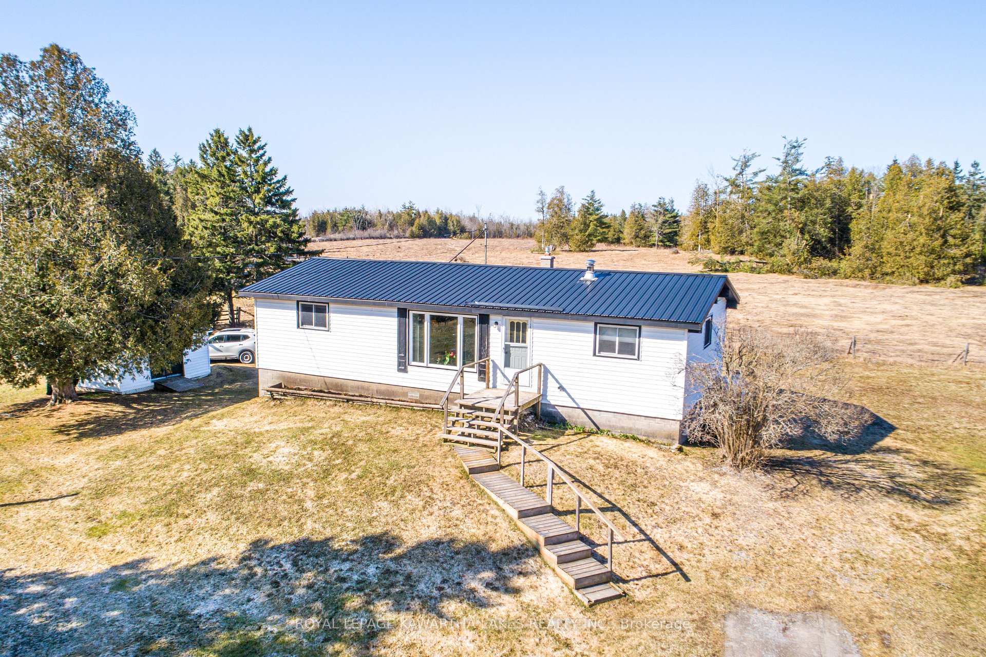 Photo 4 of 385 Shrike Road, Kawartha Lakes, Carden — HOMEH