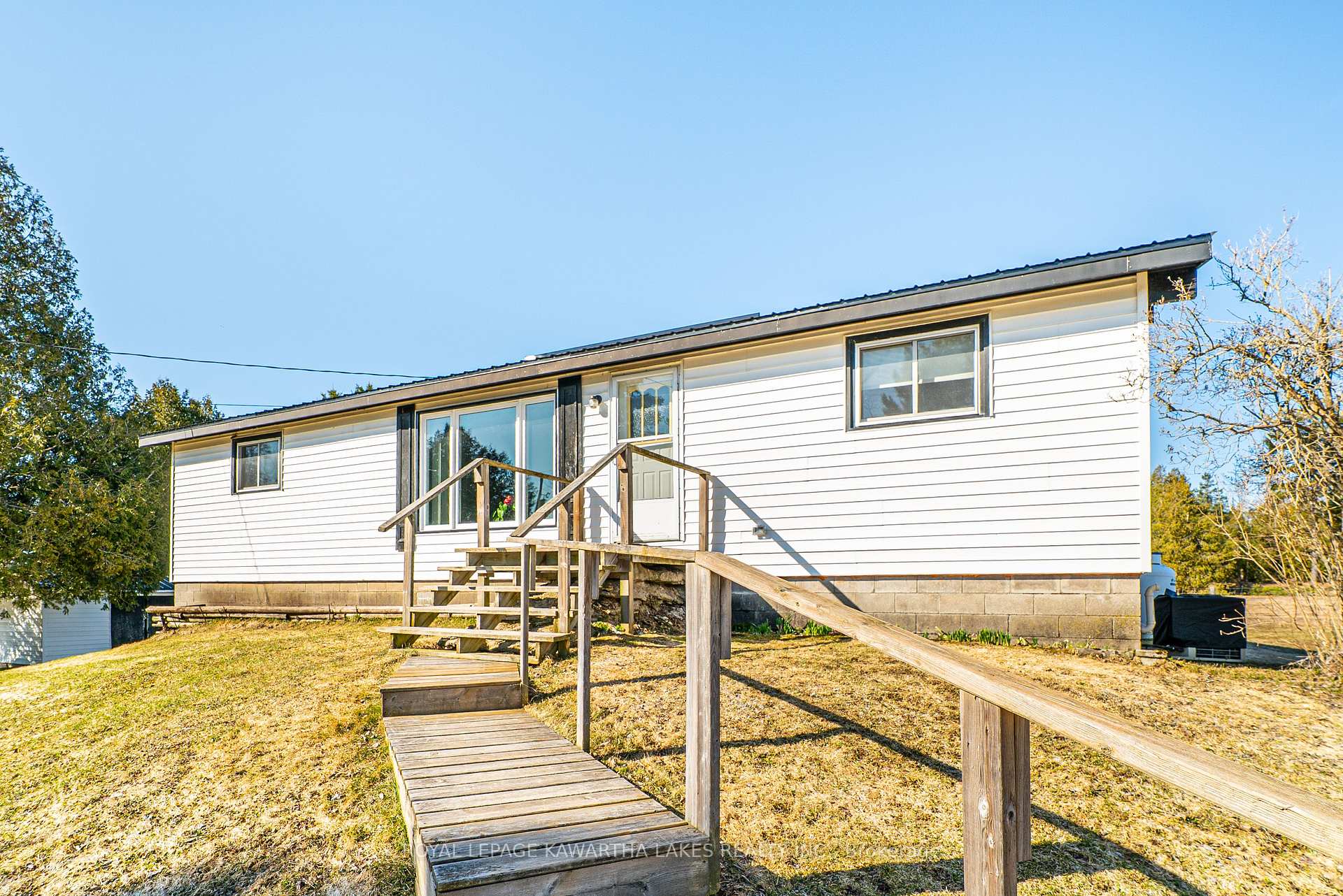 Photo 5 of 385 Shrike Road, Kawartha Lakes, Carden — HOMEH