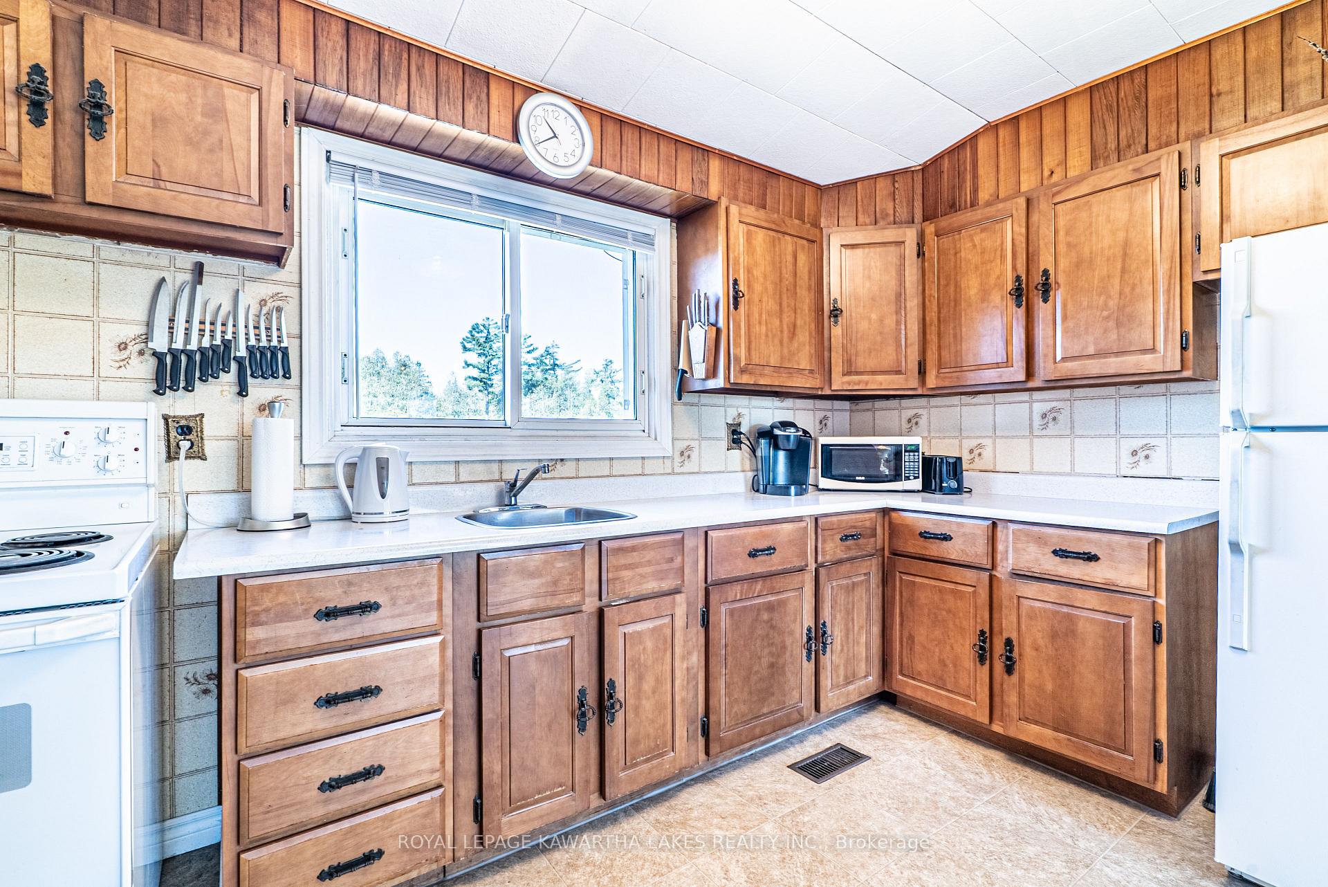 Photo 20 of 385 Shrike Road, Kawartha Lakes, Carden — HOMEH