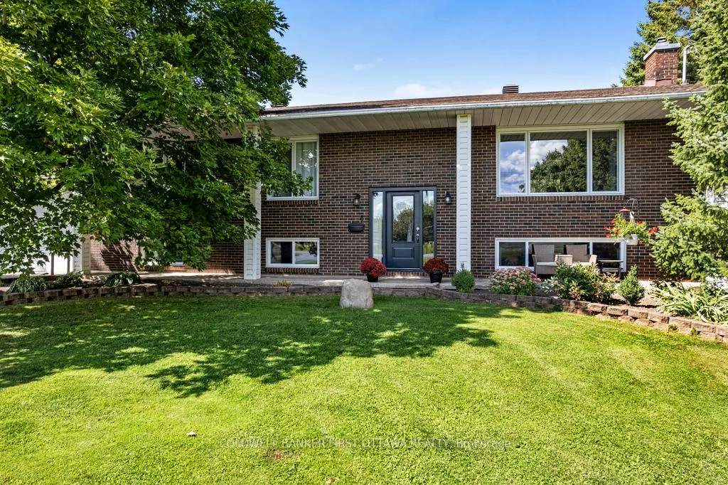 Photo 4 of 376 Napoleon Street, Carleton Place — HOMEH