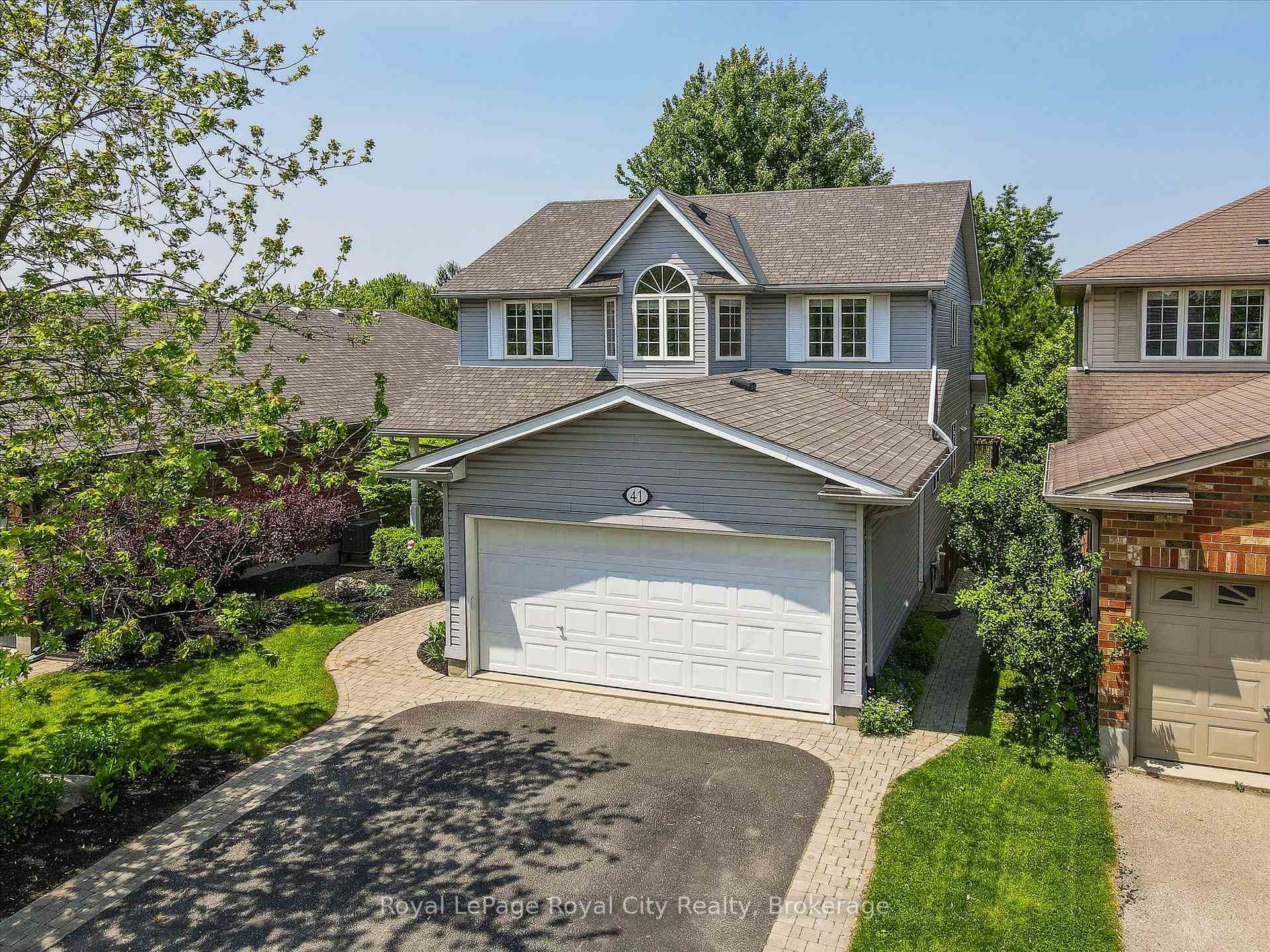 Photo 2 of 41 Munroe Crescent, Guelph, Clairfields/Hanlon Business Park — HOMEH