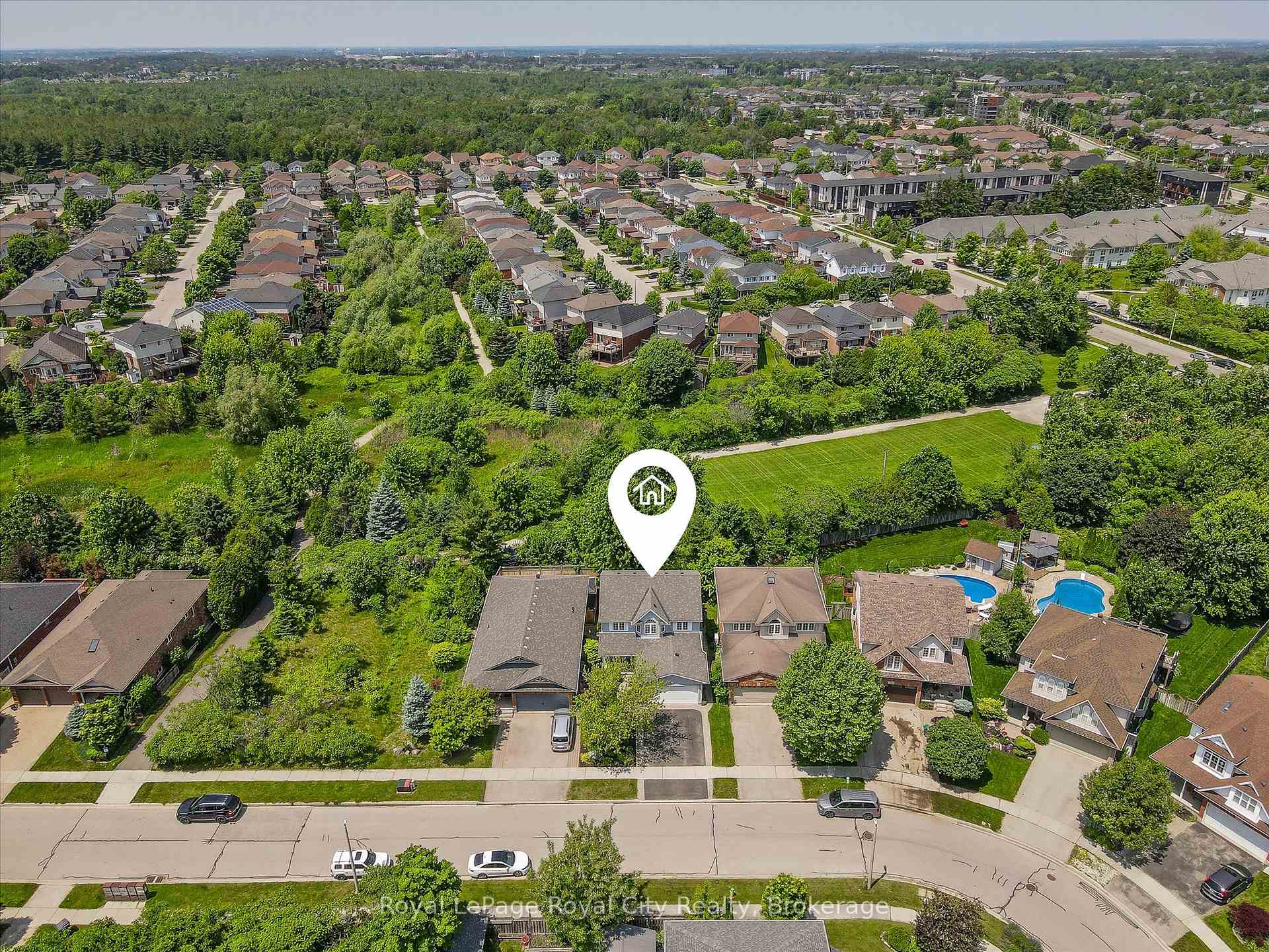 Photo 4 of 41 Munroe Crescent, Guelph, Clairfields/Hanlon Business Park — HOMEH