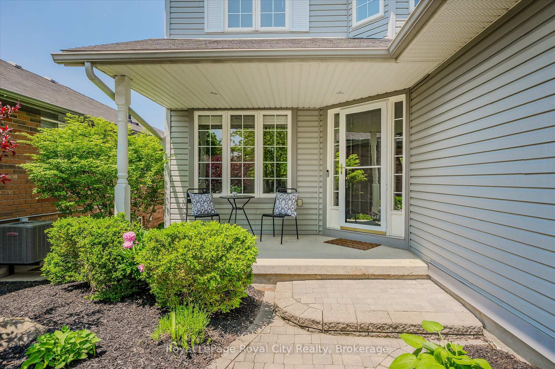 Photo 6 of 41 Munroe Crescent, Guelph, Clairfields/Hanlon Business Park — HOMEH