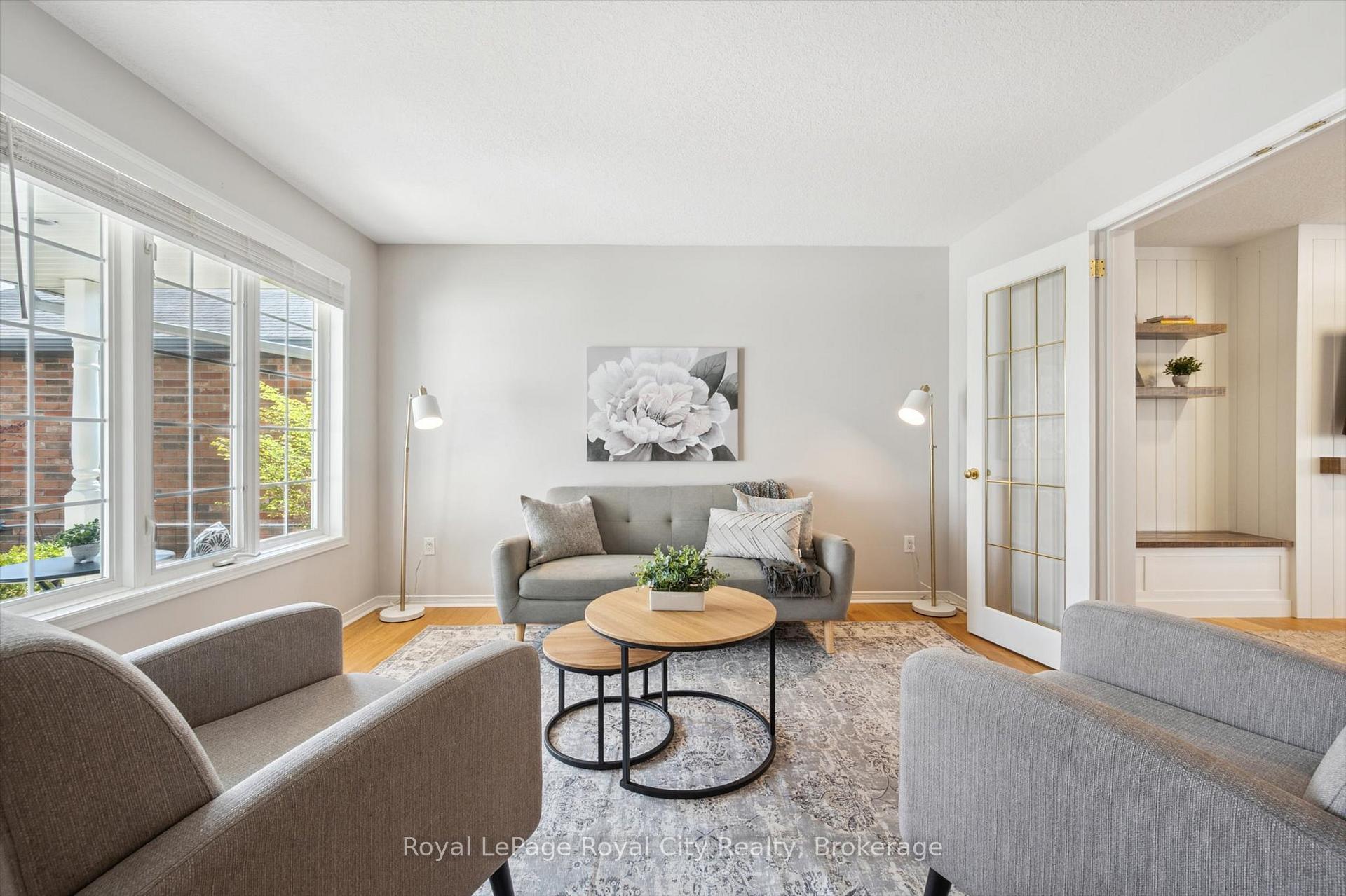 Photo 8 of 41 Munroe Crescent, Guelph, Clairfields/Hanlon Business Park — HOMEH