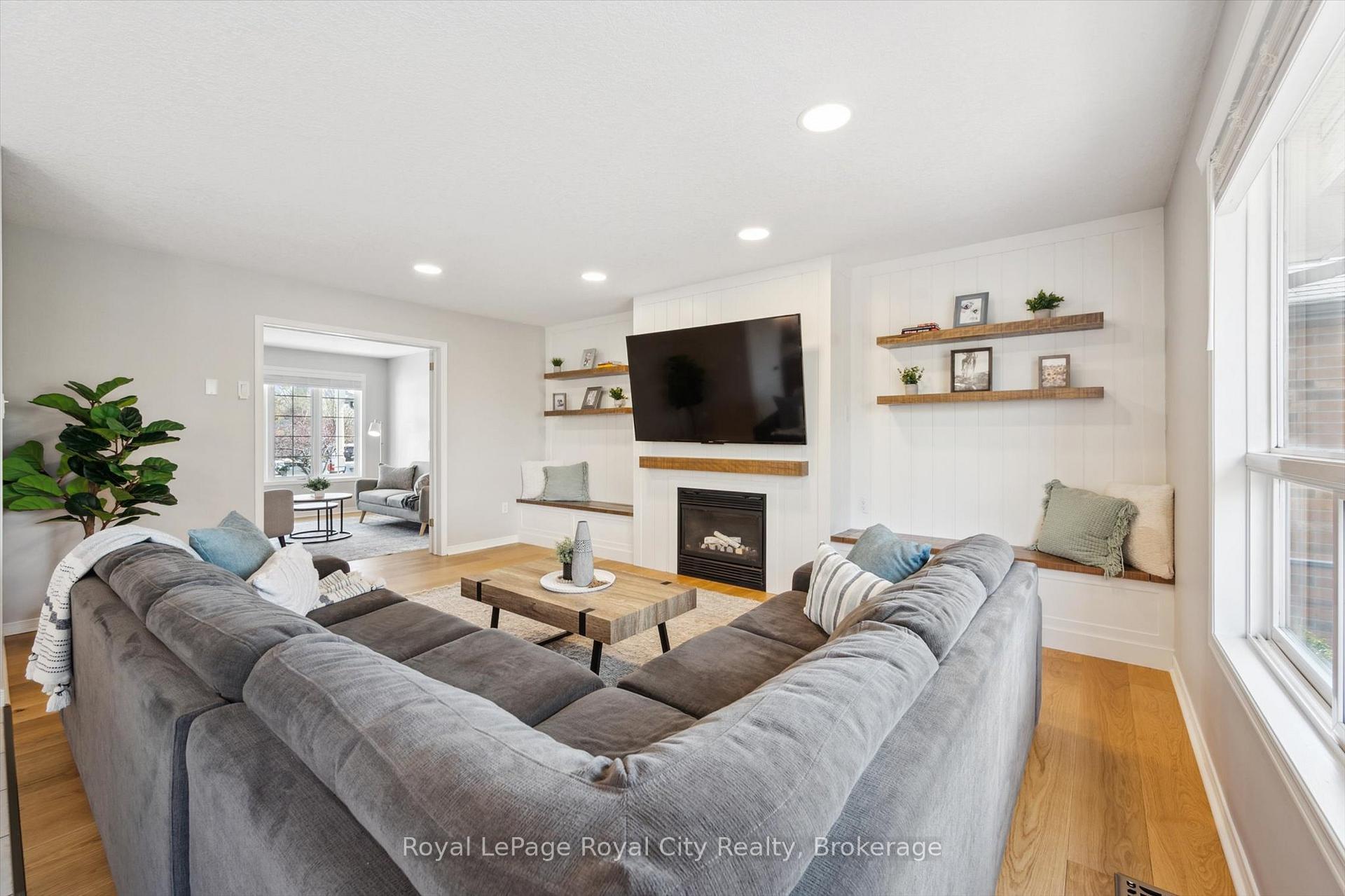 Photo 12 of 41 Munroe Crescent, Guelph, Clairfields/Hanlon Business Park — HOMEH