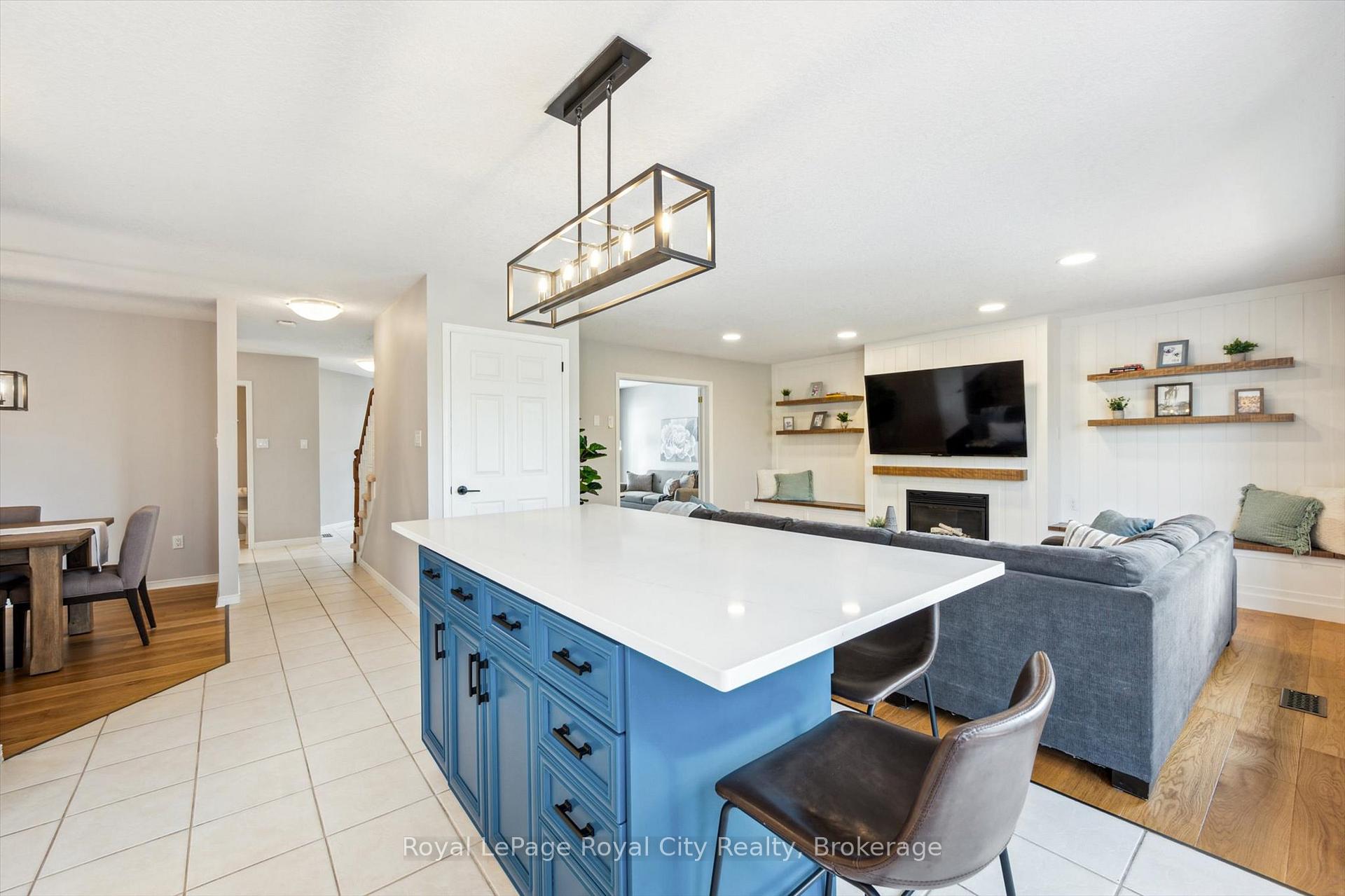 Photo 14 of 41 Munroe Crescent, Guelph, Clairfields/Hanlon Business Park — HOMEH