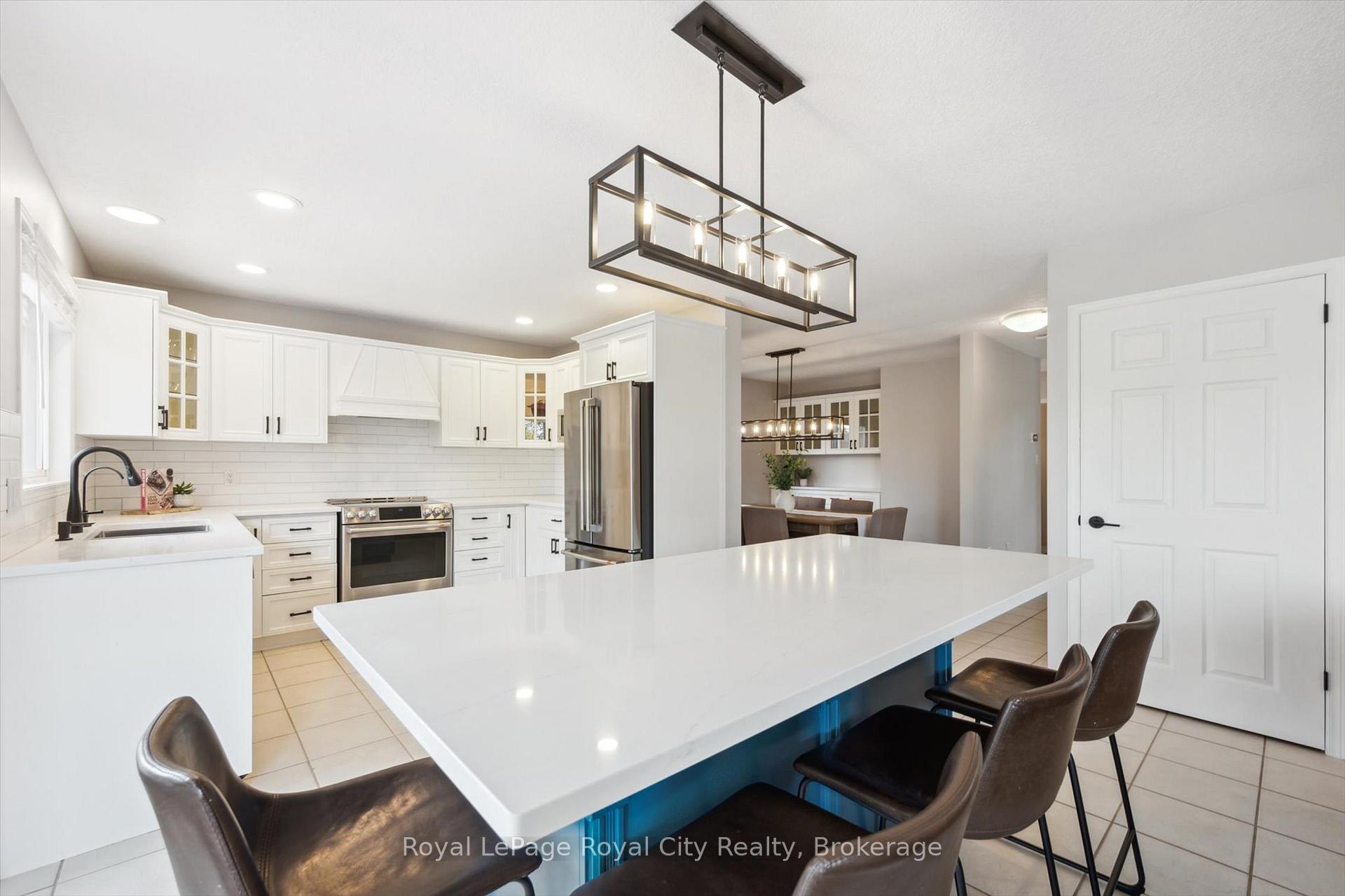 Photo 15 of 41 Munroe Crescent, Guelph, Clairfields/Hanlon Business Park — HOMEH