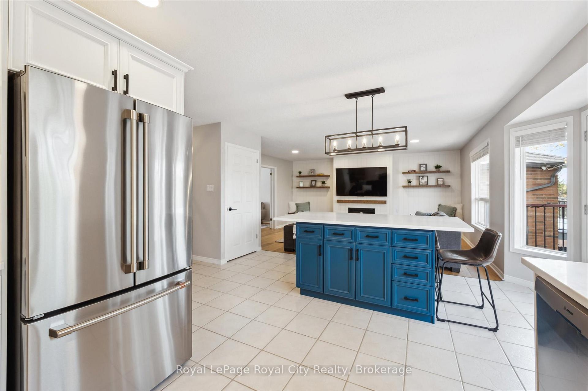 Photo 20 of 41 Munroe Crescent, Guelph, Clairfields/Hanlon Business Park — HOMEH