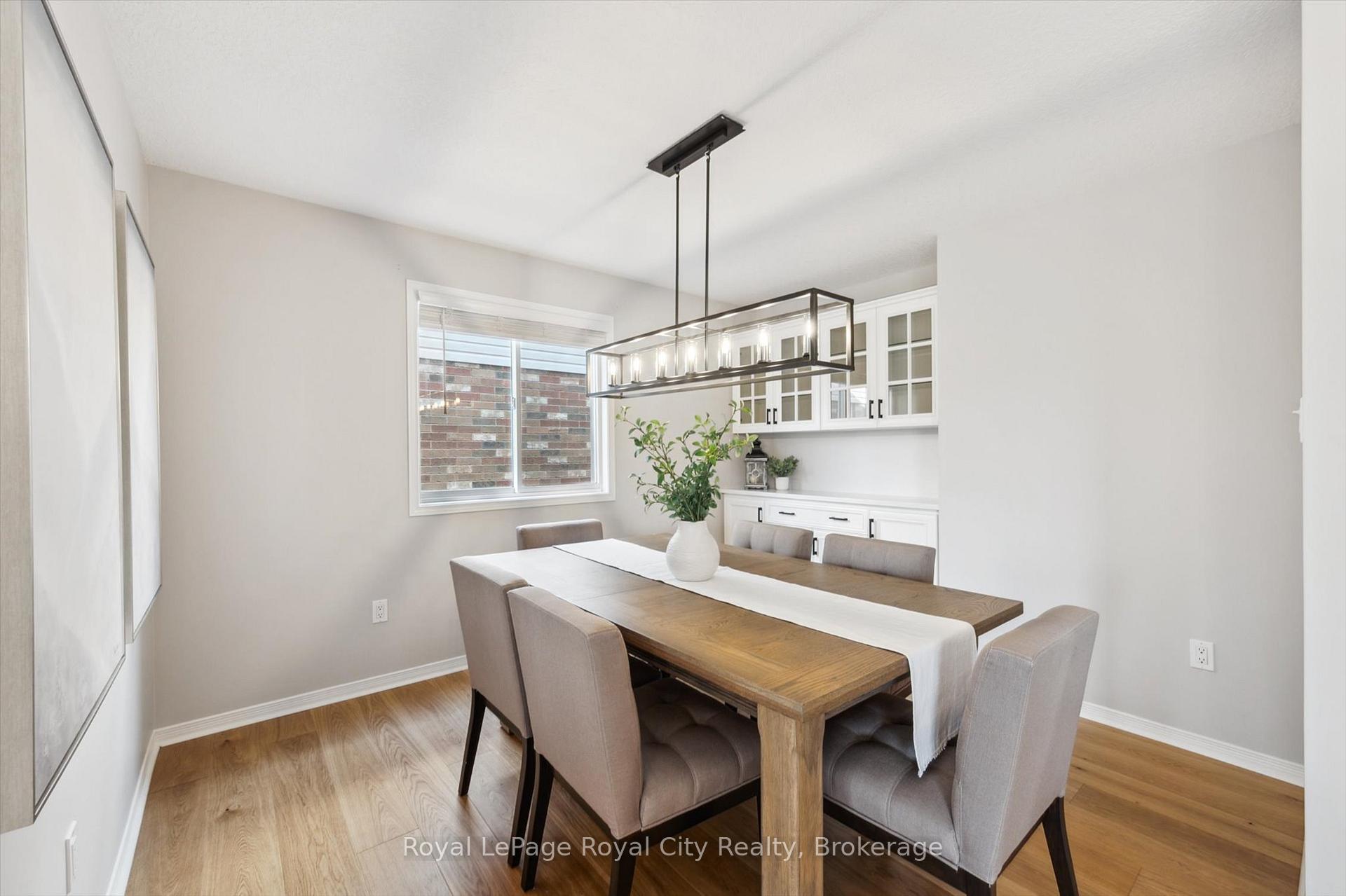 Photo 24 of 41 Munroe Crescent, Guelph, Clairfields/Hanlon Business Park — HOMEH