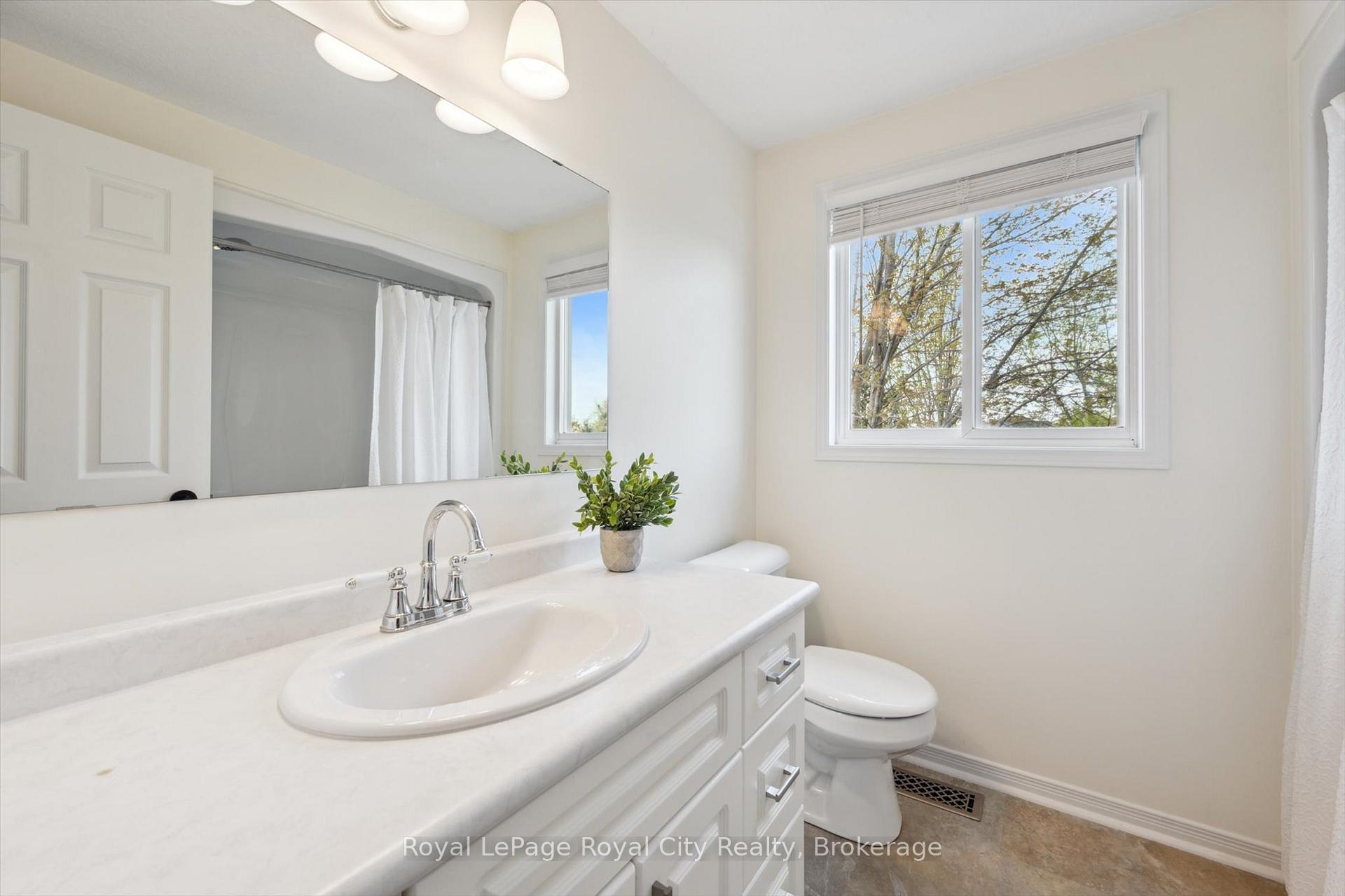 Photo 33 of 41 Munroe Crescent, Guelph, Clairfields/Hanlon Business Park — HOMEH
