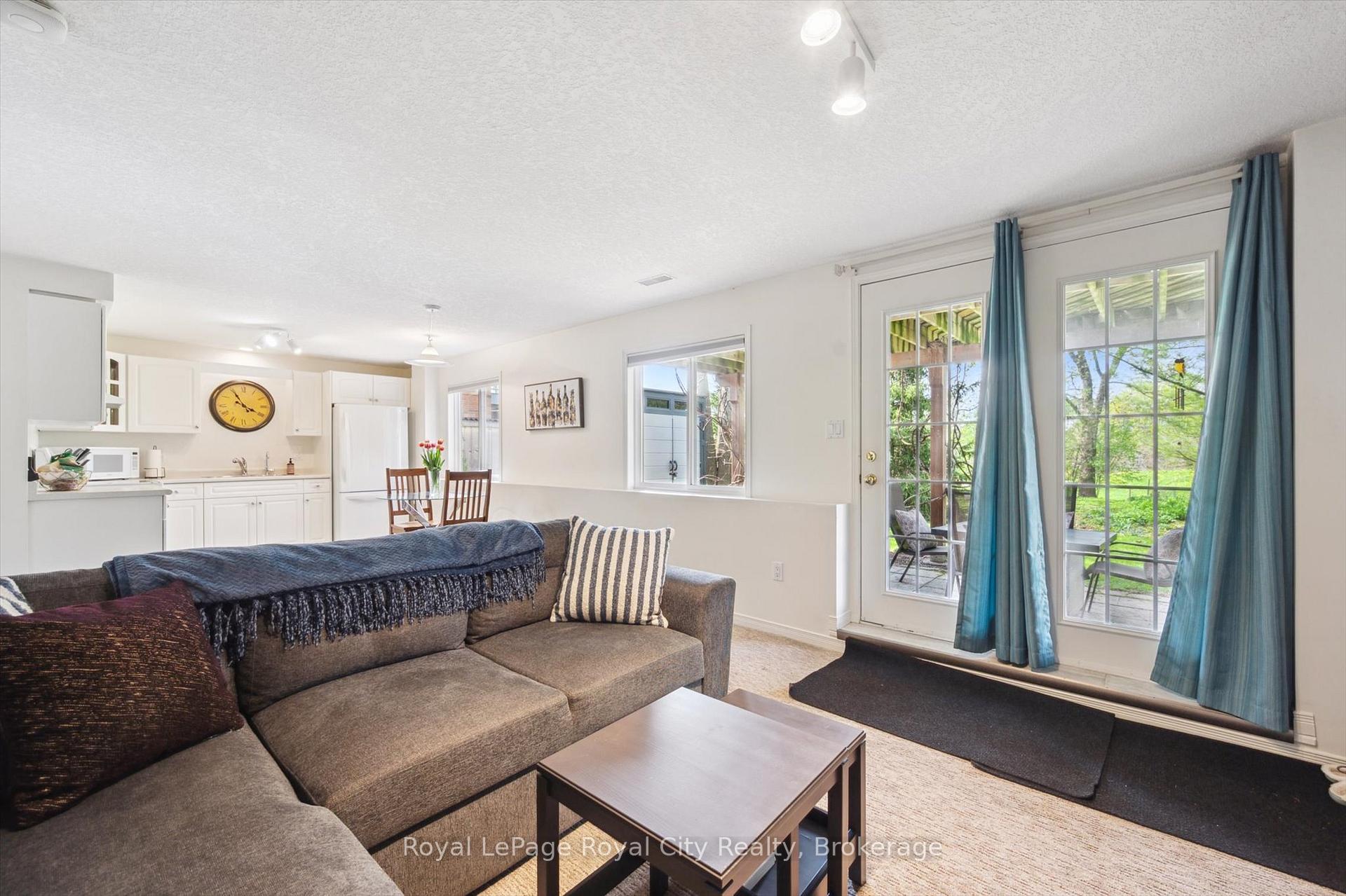 Photo 35 of 41 Munroe Crescent, Guelph, Clairfields/Hanlon Business Park — HOMEH