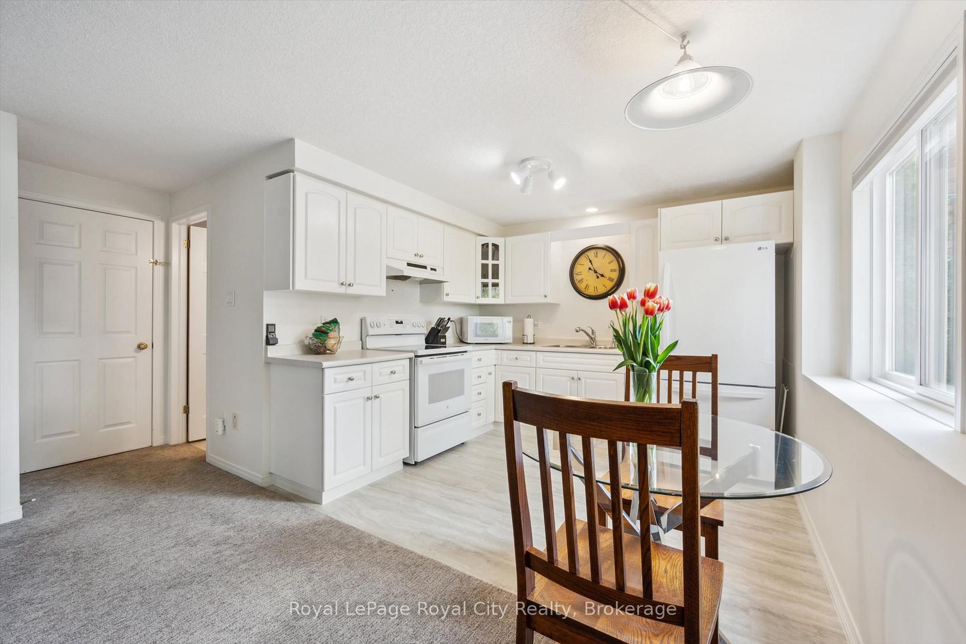 Photo 37 of 41 Munroe Crescent, Guelph, Clairfields/Hanlon Business Park — HOMEH