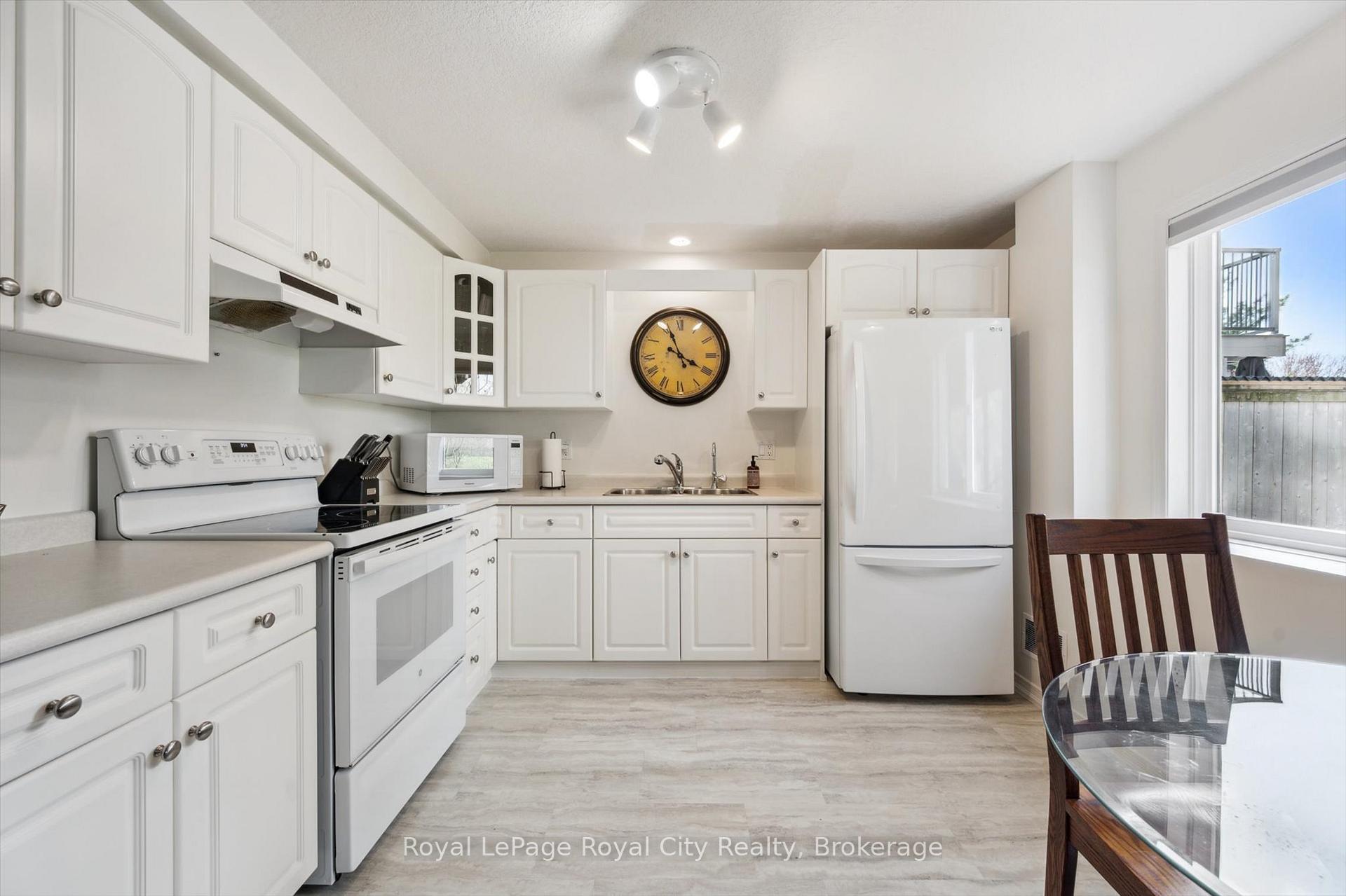 Photo 38 of 41 Munroe Crescent, Guelph, Clairfields/Hanlon Business Park — HOMEH